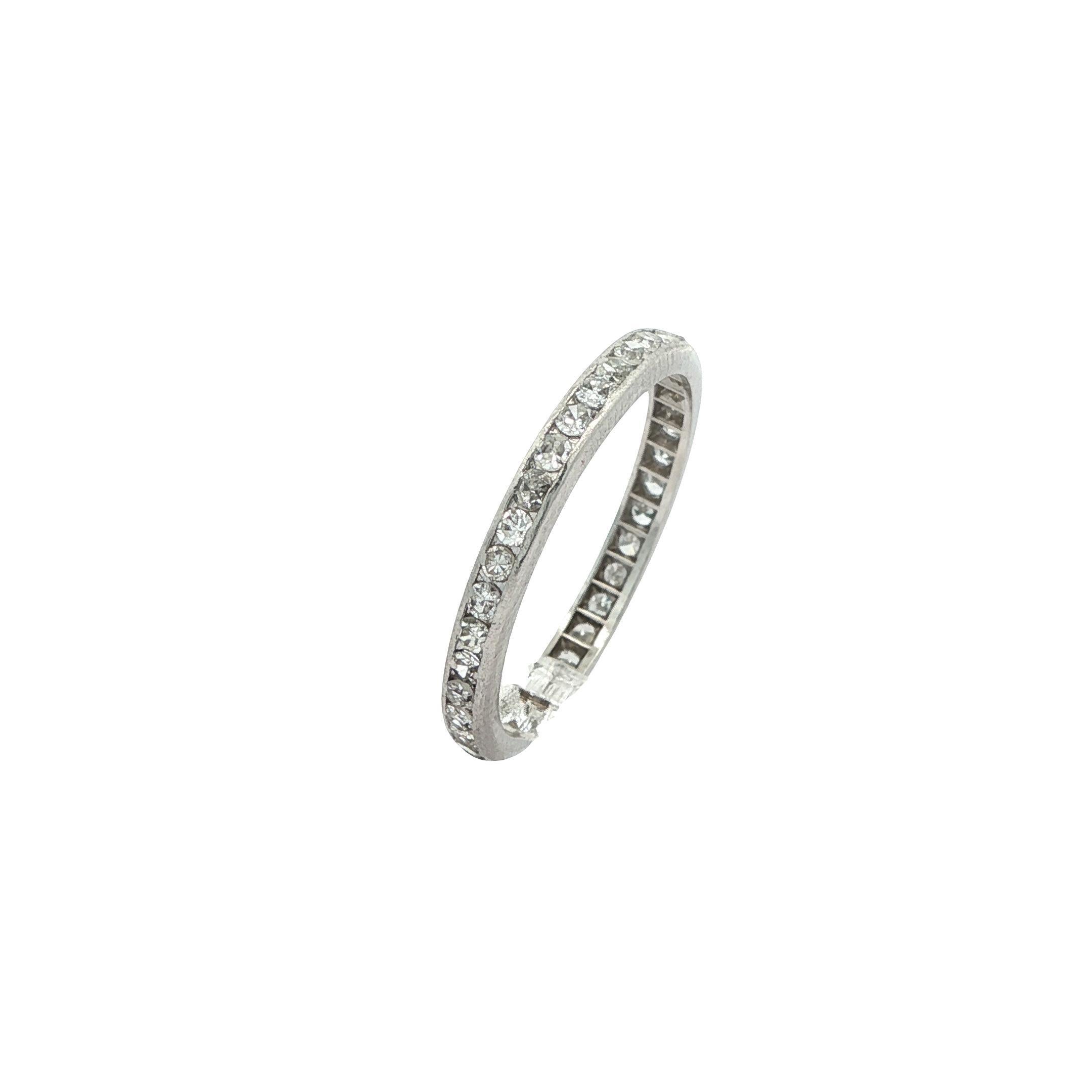 Anello di platino antico 0,55ctw Old Single Cut 2,4mm Stack Eternity Channel Band In condizioni buone in vendita a Montclair, NJ