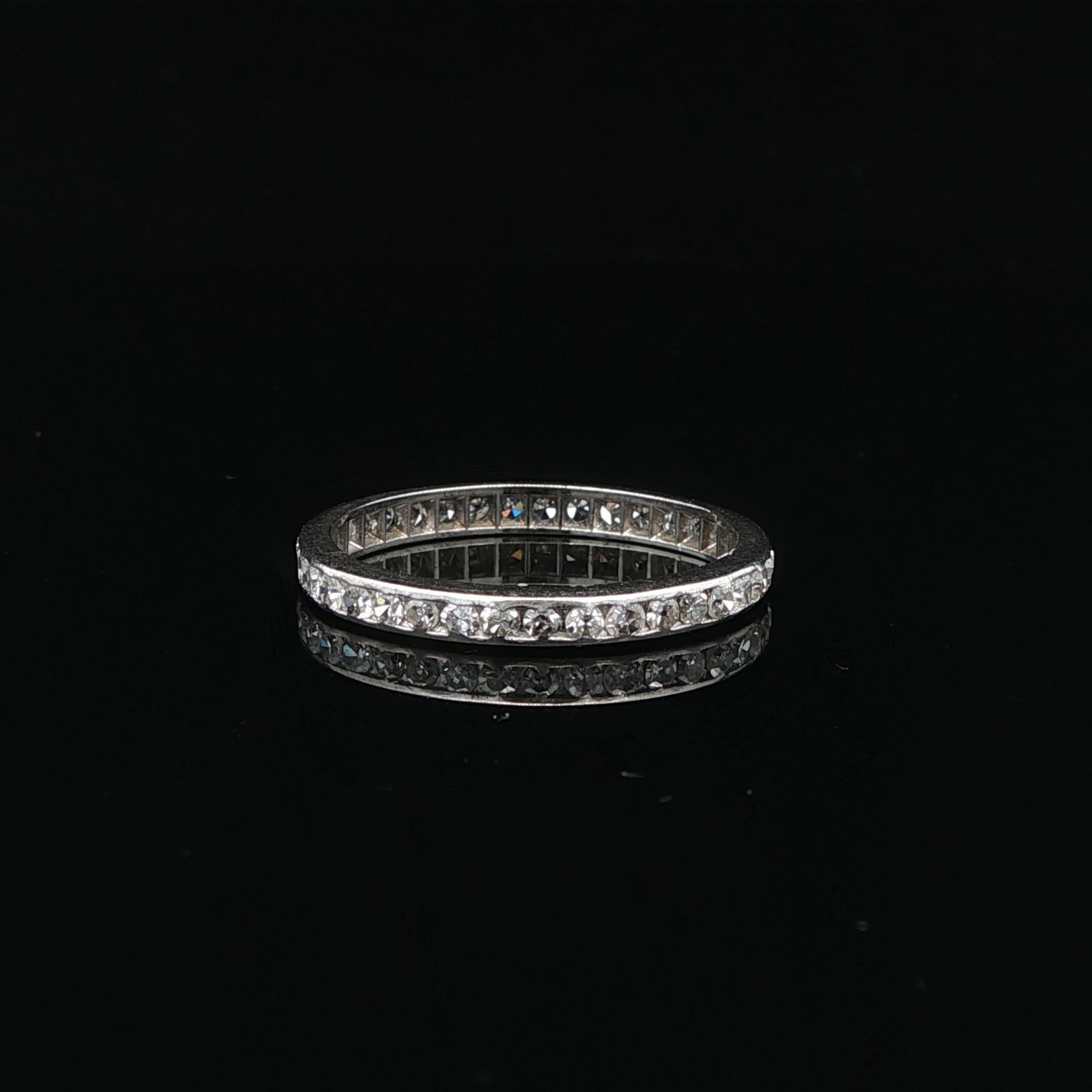 Donna Anello di platino antico 0,55ctw Old Single Cut 2,4mm Stack Eternity Channel Band in vendita