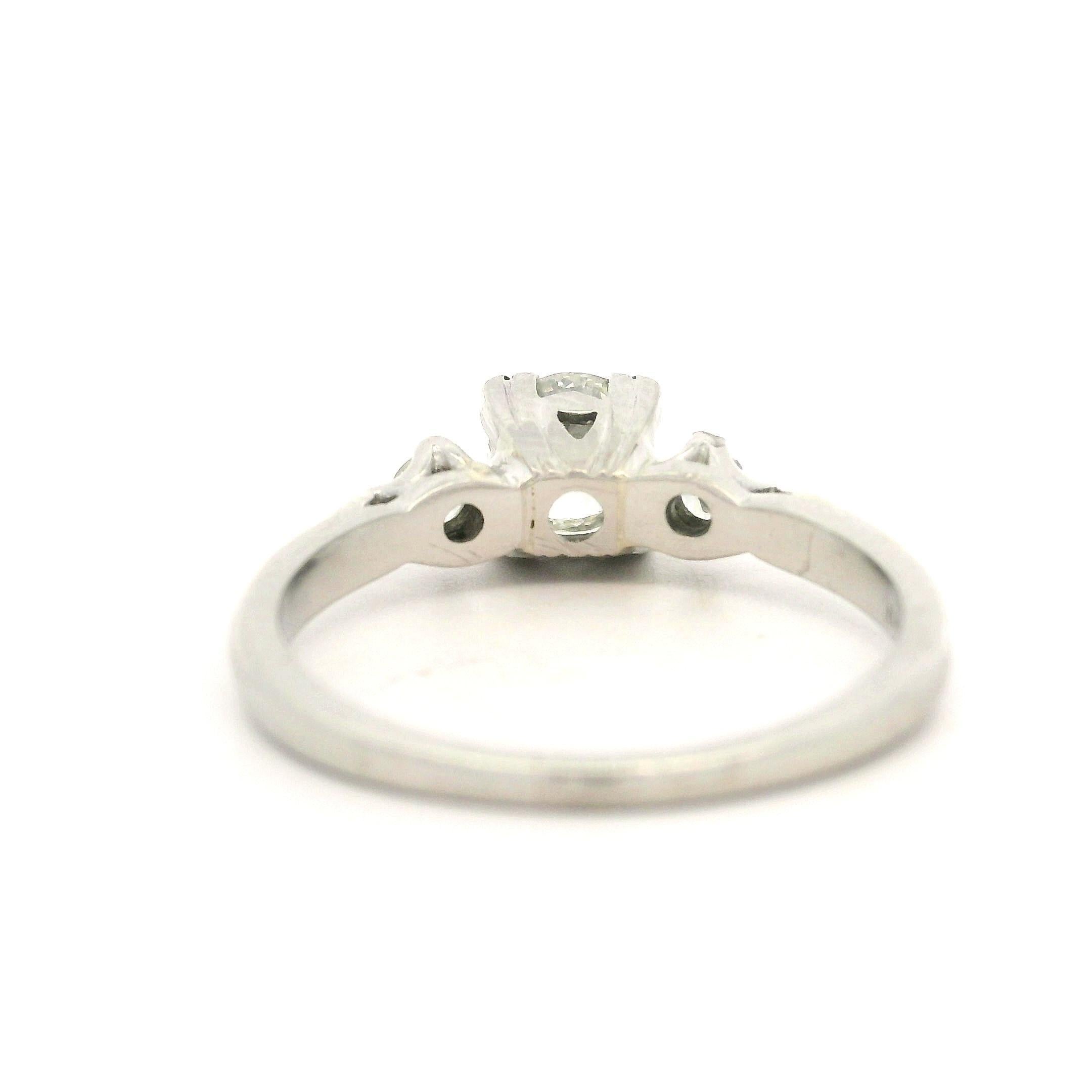 Bague de fiançailles solitaire en platine ancien avec diamant taille européenne ancienne de 0,68 carat en vente 6