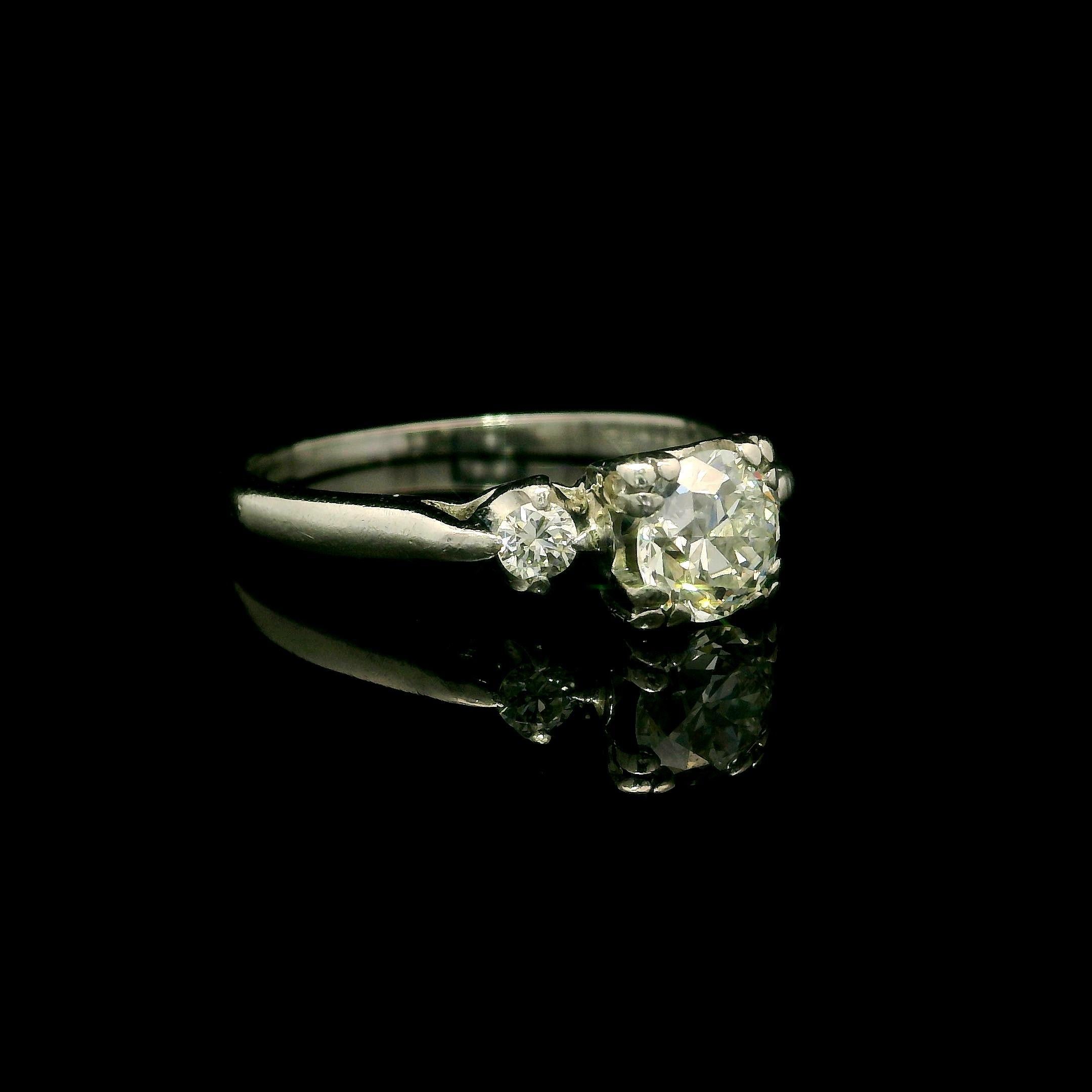 Bague de fiançailles solitaire en platine ancien avec diamant taille européenne ancienne de 0,68 carat en vente 1