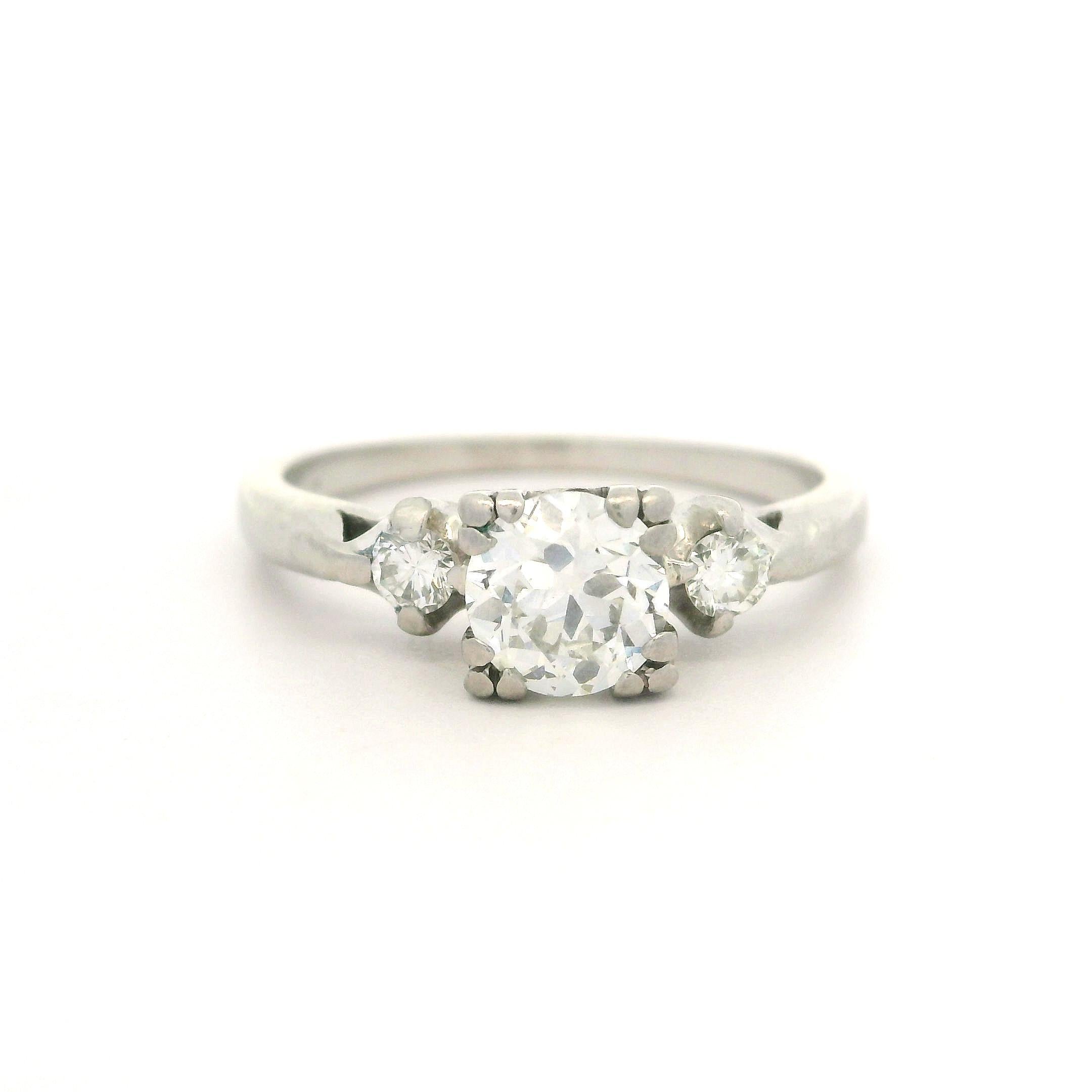 Bague de fiançailles solitaire en platine ancien avec diamant taille européenne ancienne de 0,68 carat en vente 3