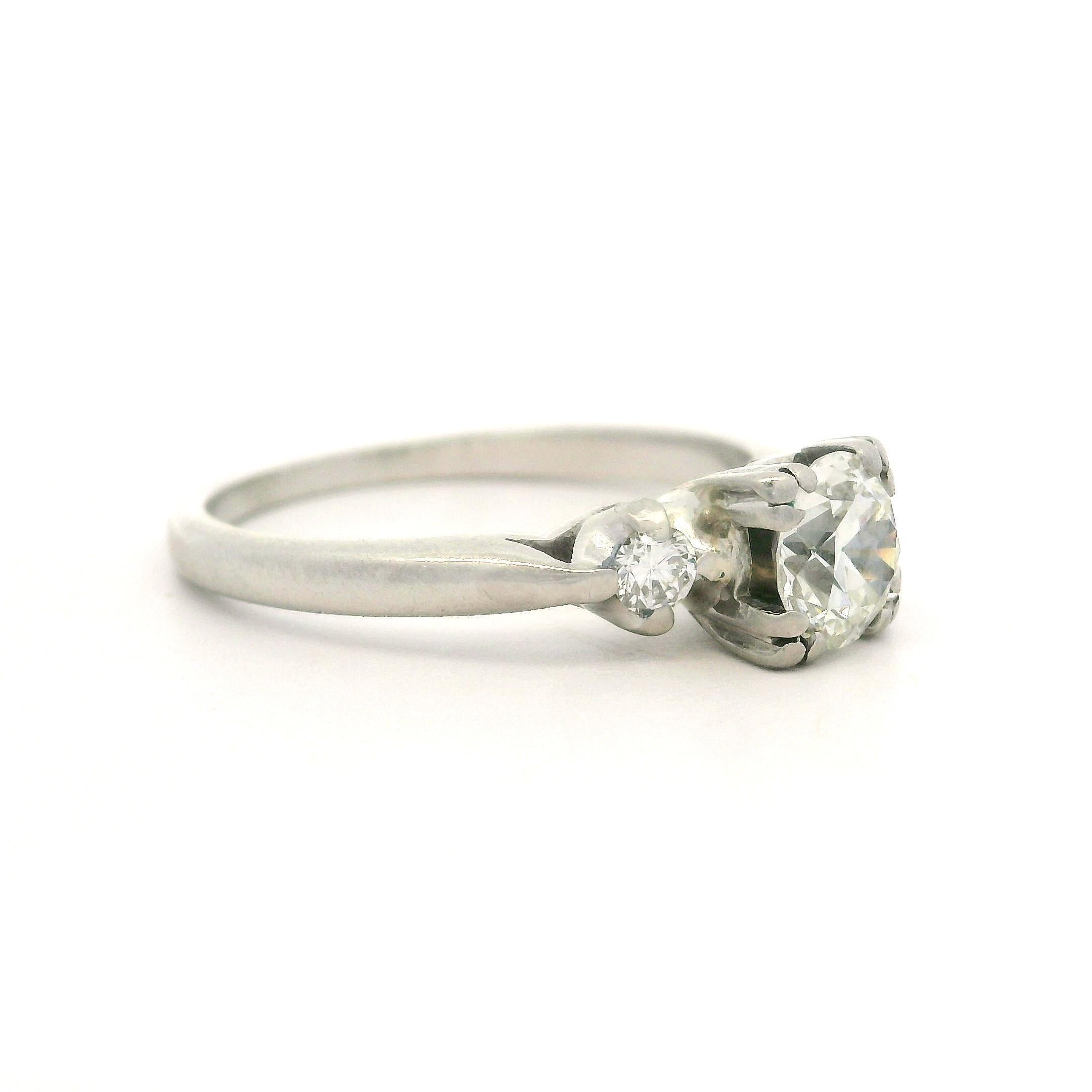 Bague de fiançailles solitaire en platine ancien avec diamant taille européenne ancienne de 0,68 carat en vente 4