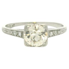 Anillo Solitario Pequeño de Platino Antiguo 0.72ctw Diamante Grabado Trabajo Hombros