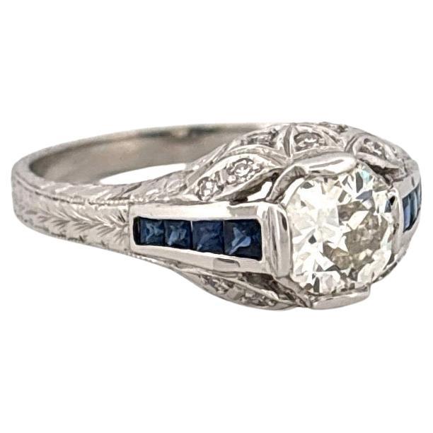 Art déco Bague ancienne en platine 0,75 carat centre diamant taille européenne et 0,32 saphir en vente