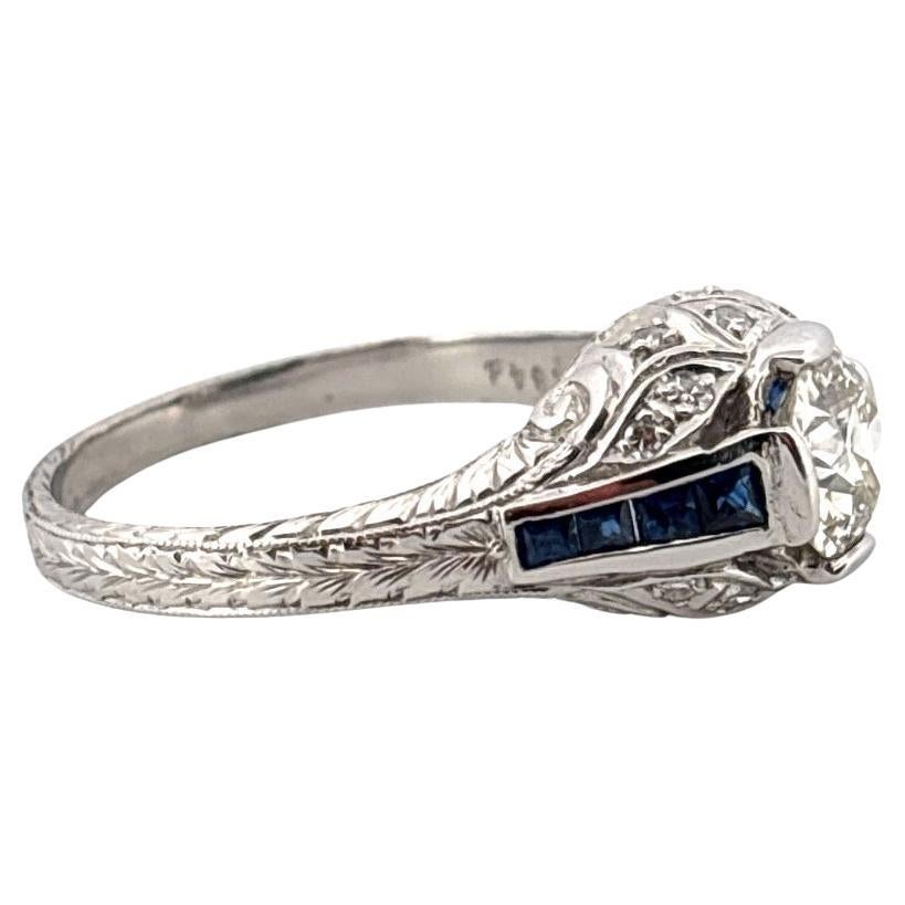 Taille vieille Europe Bague ancienne en platine 0,75 carat centre diamant taille européenne et 0,32 saphir en vente