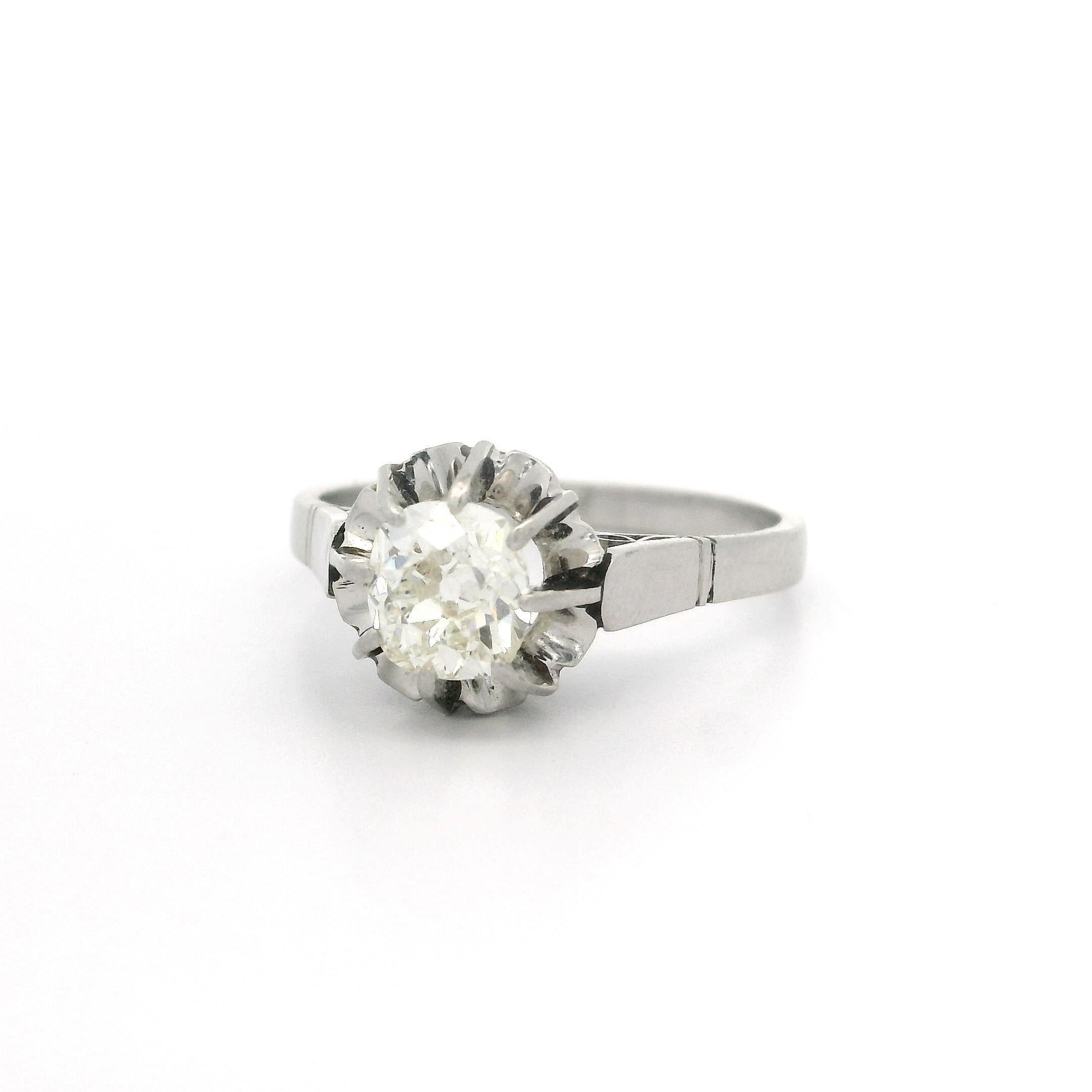 Bague solitaire à fleurs en platine ancien de 0,78 carat, taille vieille mine, sertie de diamants en vente 6
