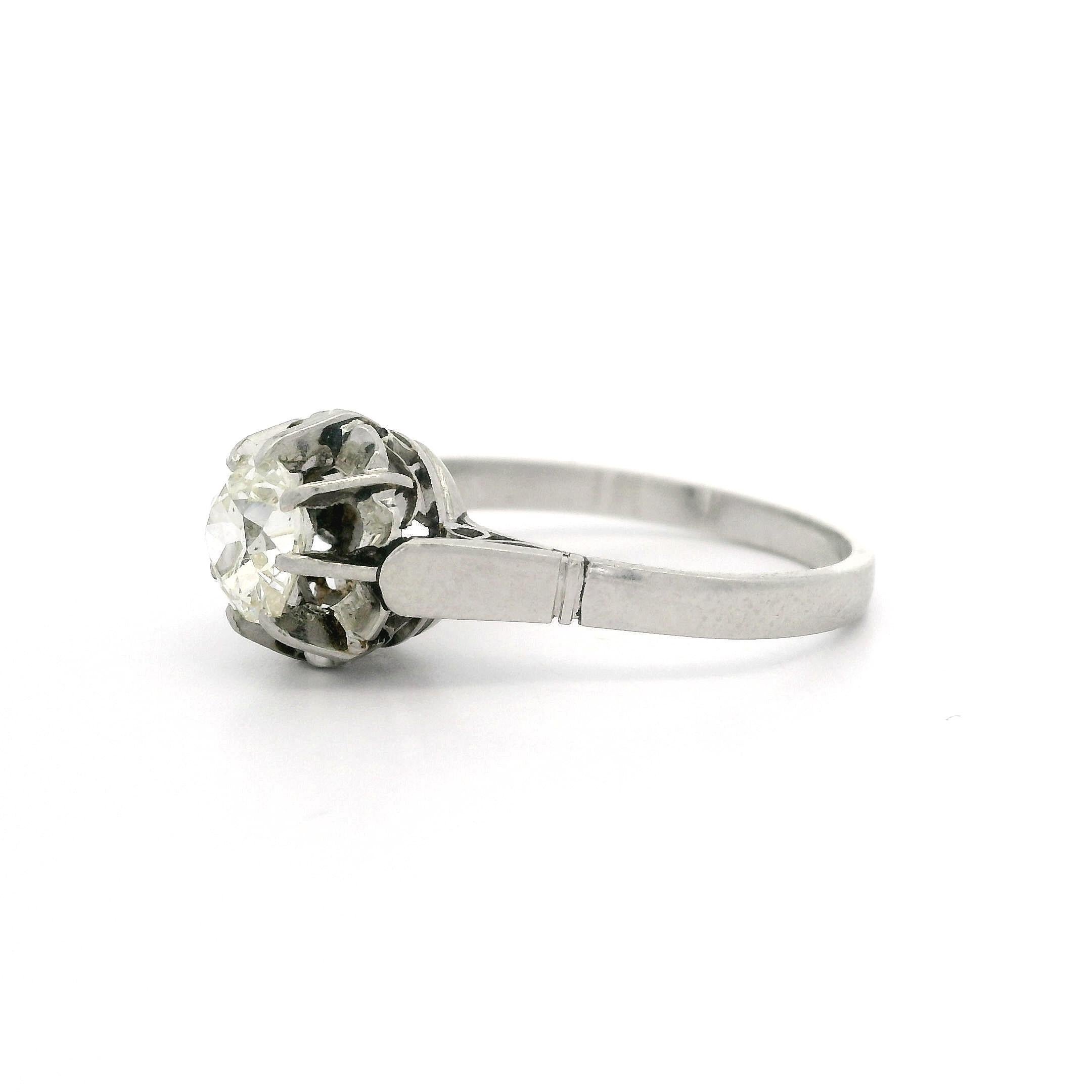 Bague solitaire à fleurs en platine ancien de 0,78 carat, taille vieille mine, sertie de diamants en vente 7