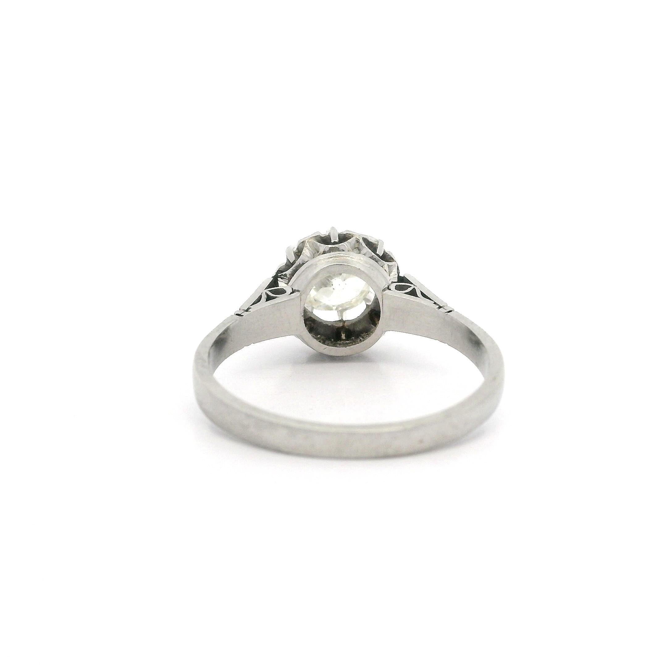 Bague solitaire à fleurs en platine ancien de 0,78 carat, taille vieille mine, sertie de diamants en vente 8