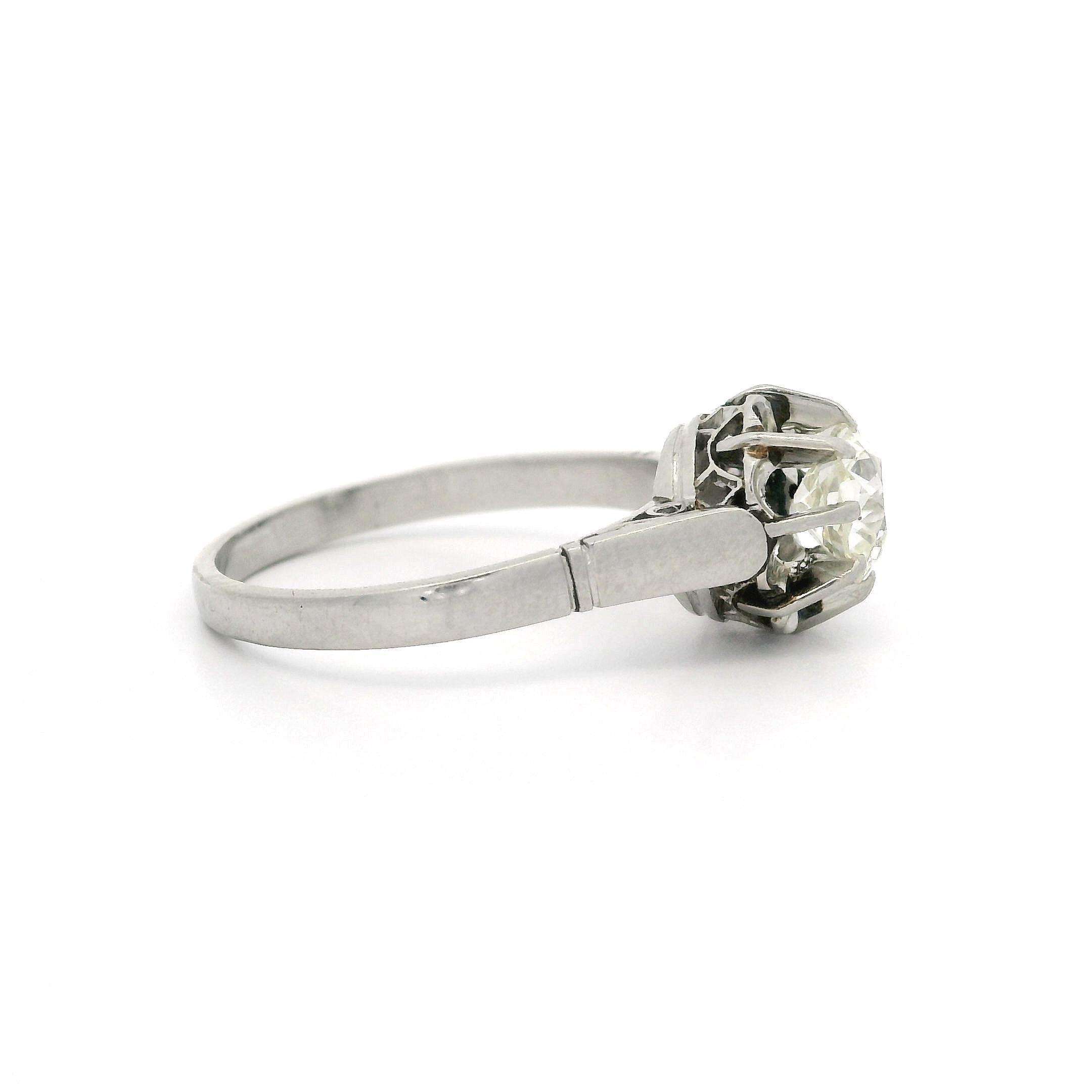 Bague solitaire à fleurs en platine ancien de 0,78 carat, taille vieille mine, sertie de diamants en vente 9