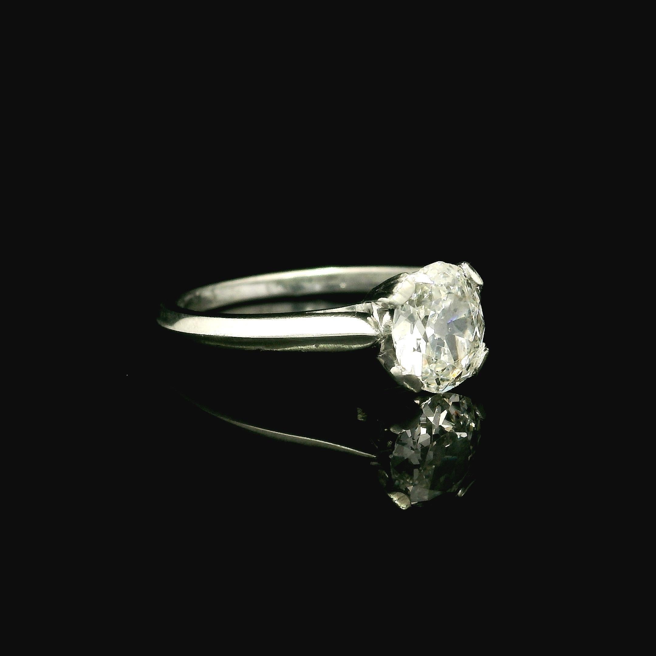 Anello di fidanzamento solitario in platino antico con diamanti taglio mine da 0,88 ct. in vendita 2