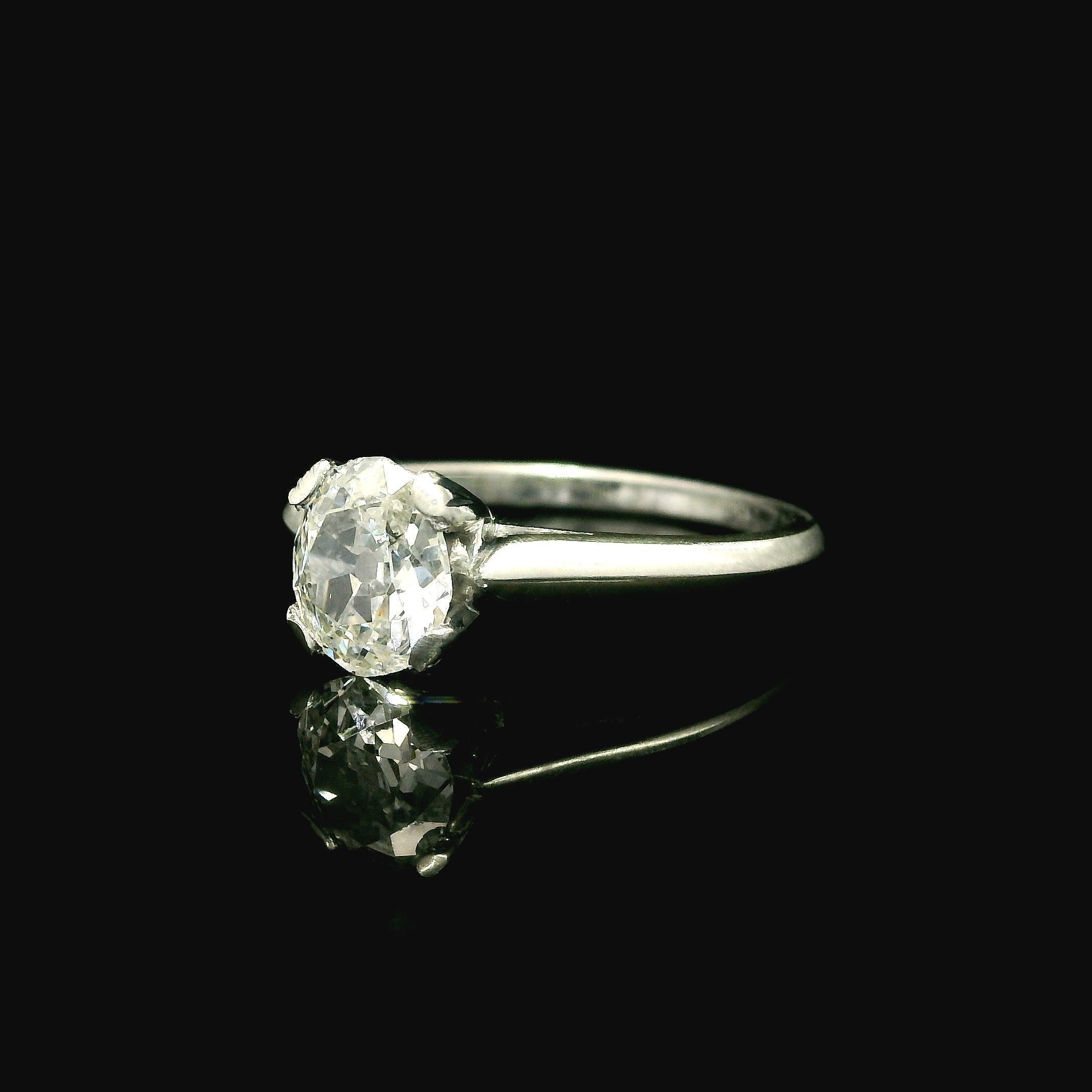 Anello di fidanzamento solitario in platino antico con diamanti taglio mine da 0,88 ct. in vendita 3