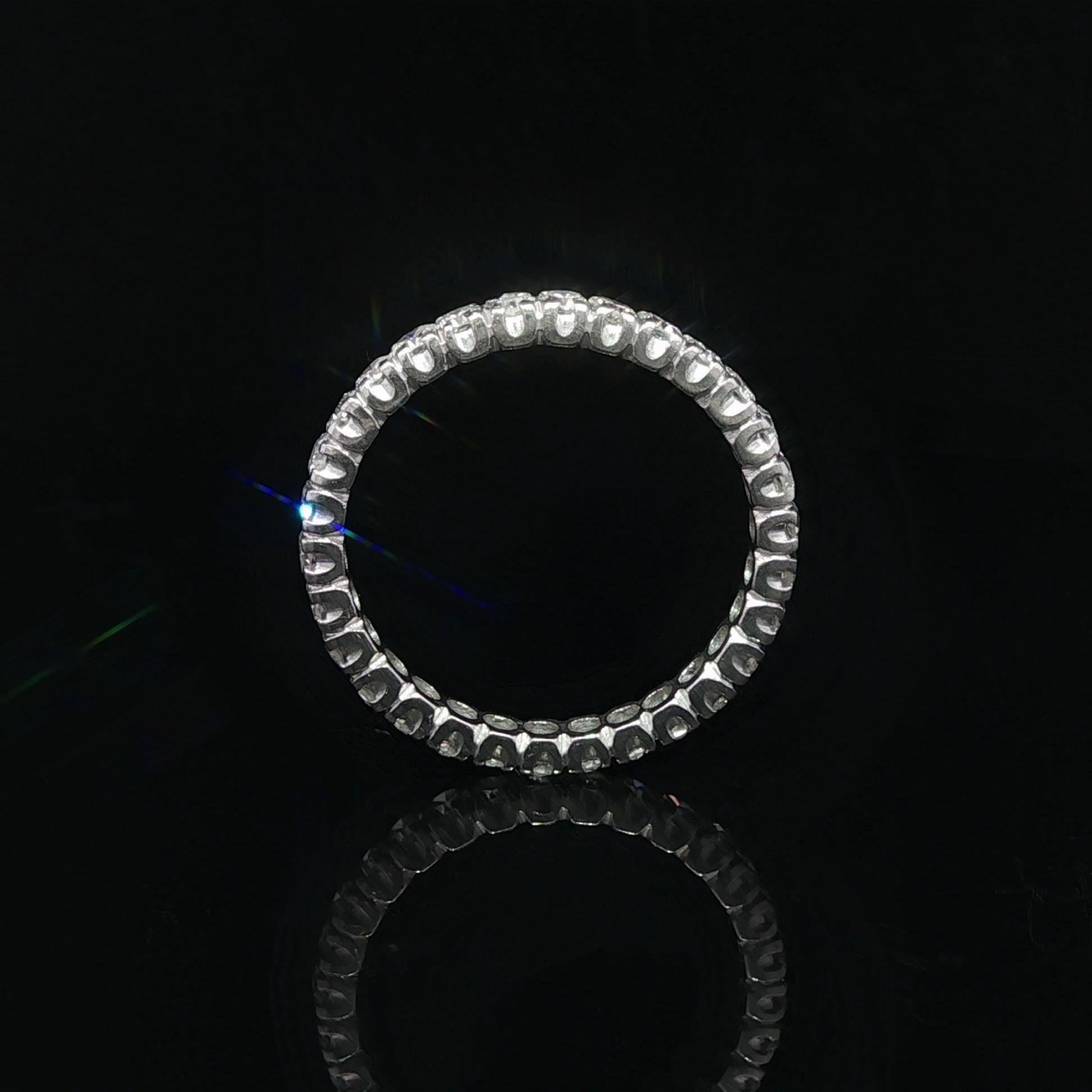 --Stein(e):--
(30) Natürliche Echte Diamanten - Alter Einzelschliff - Pave Set - Schöne weiße Brillantdiamanten
Gesamtkaratgewicht: 1,0 (ca.)

MATERIAL: Massives Platin
Gewicht: 3.71 Gramm
Ringgröße: 7.5 (Passt auf einen Finger. Wir können diesen