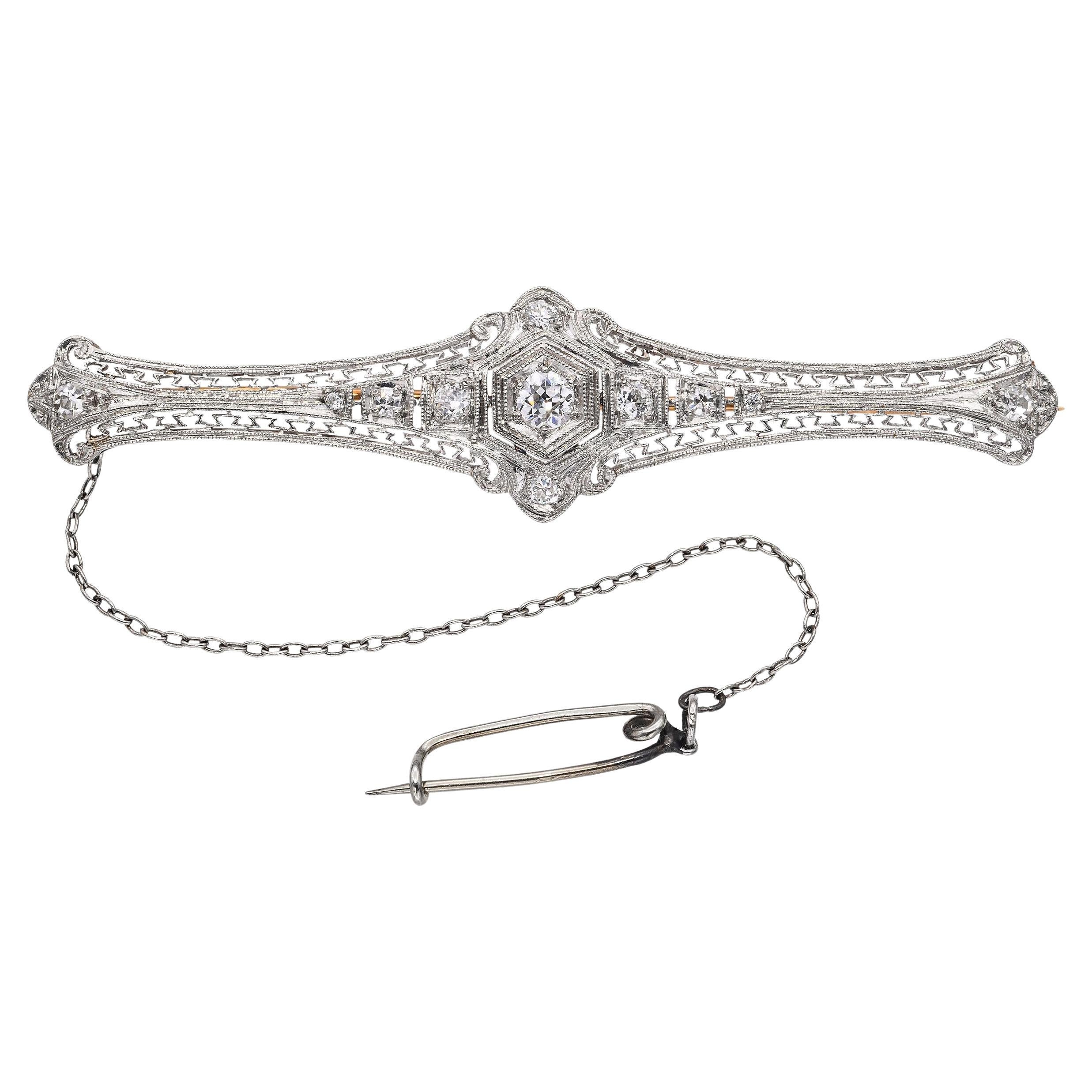 Broche ancienne en platine et or 14k 0.36tcw Diamond Filigree Bar Brooch en vente