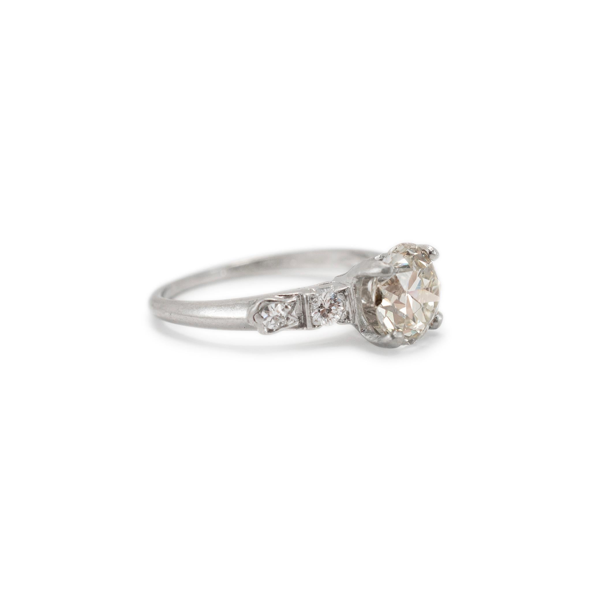 Taille vieille Europe Bague de fiançailles ancienne en platine avec diamant taille européenne ancienne de 1,57 carat en vente