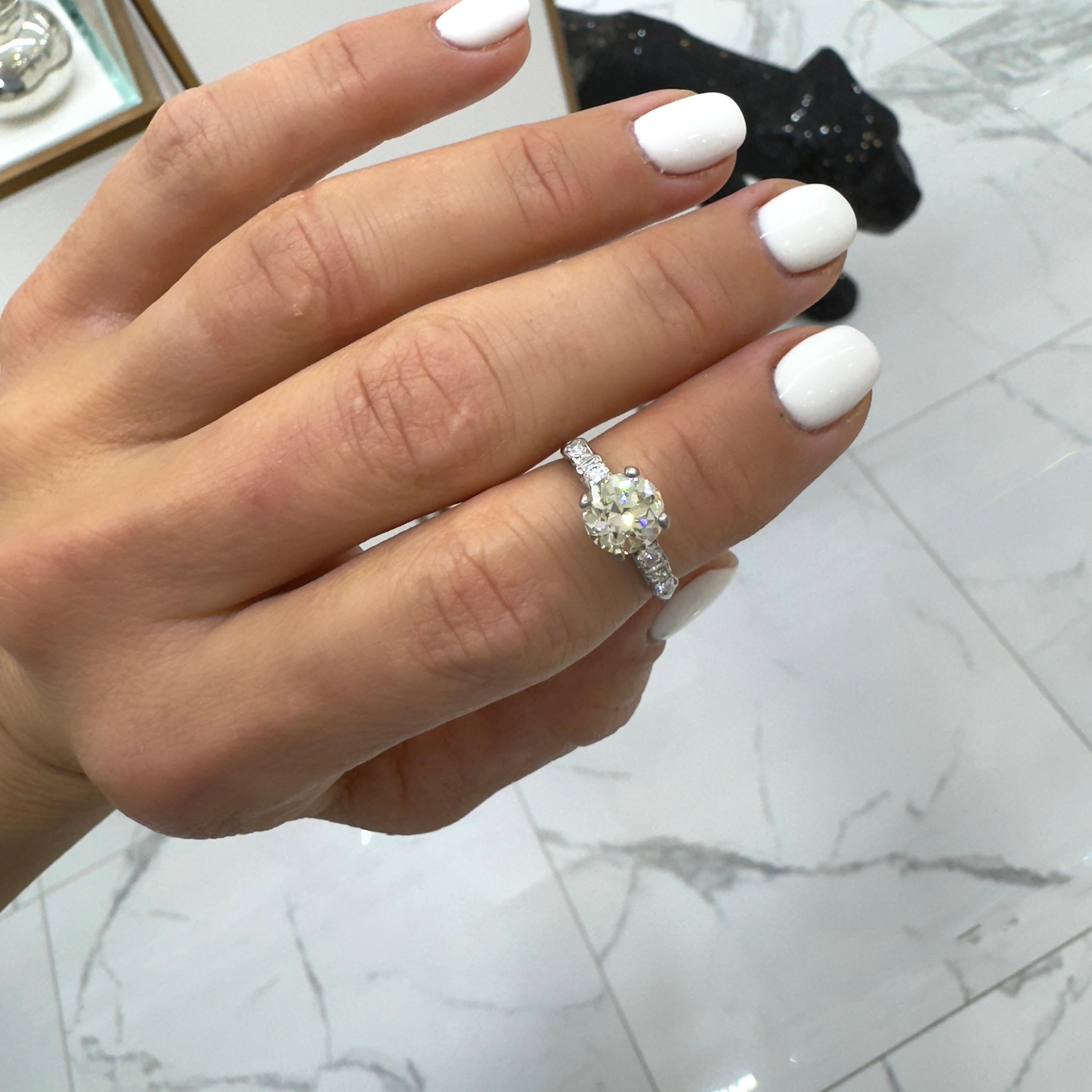 Bague de fiançailles ancienne en platine avec diamant taille européenne ancienne de 1,57 carat en vente 1