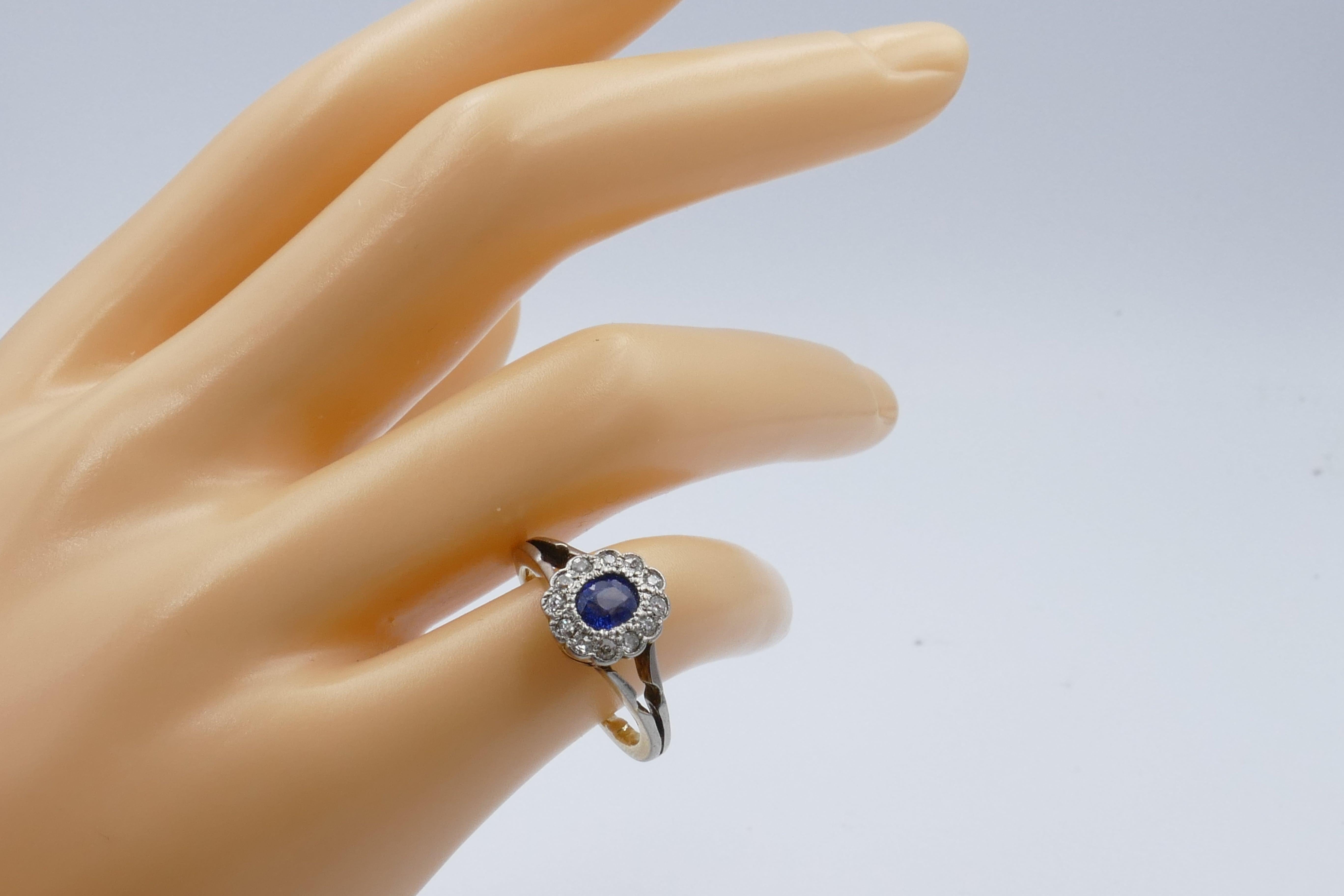 Antique Platinum & 15Ct Yellow Gold Sapphire & Diamond Ring In Good Condition For Sale In Splitter's Creek, NSW