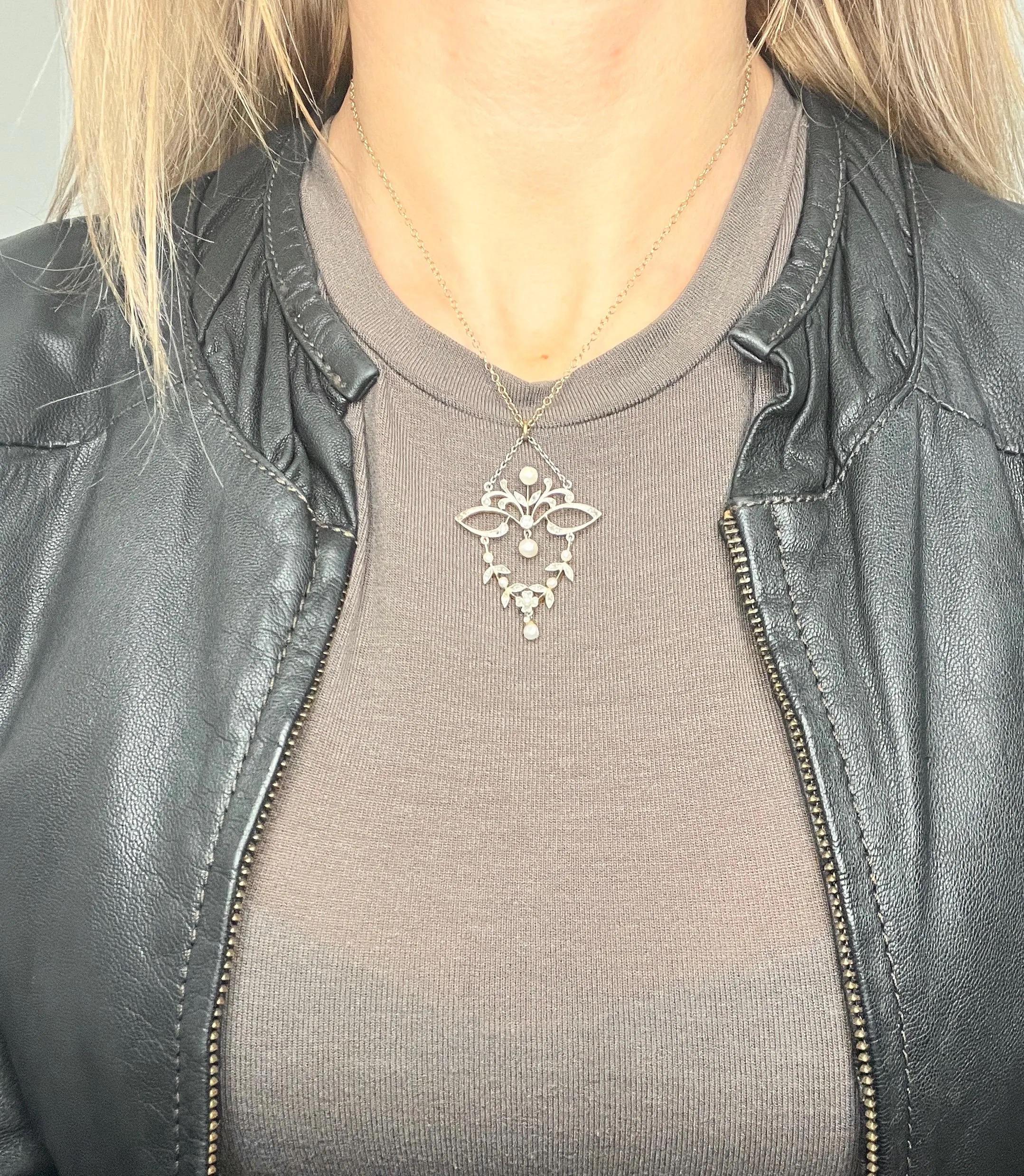 Antique Platinum & 18ct Gold Edwardian Diamond and Pearl Floral Design Necklace For Sale 1