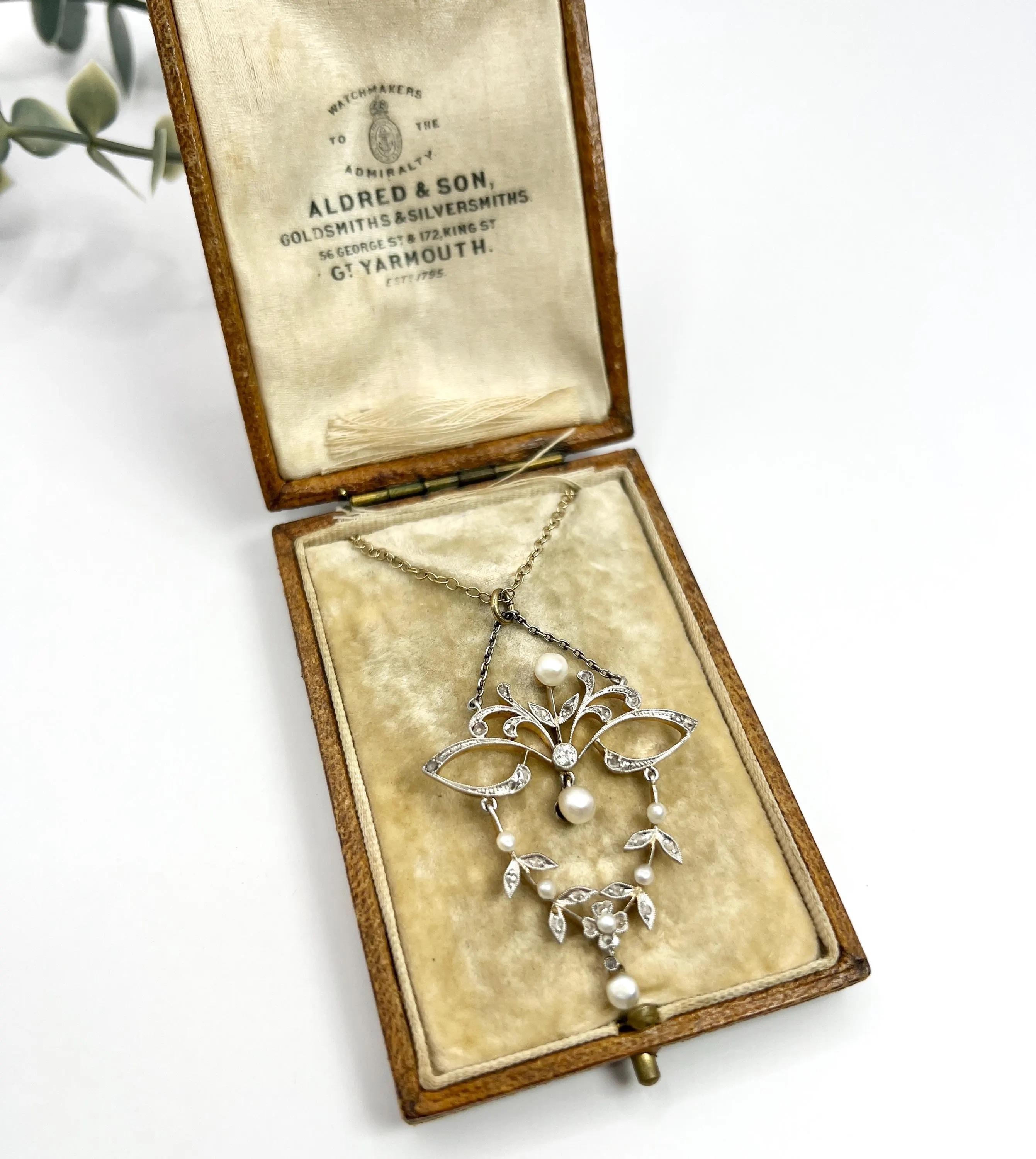 Antique Platinum & 18ct Gold Edwardian Diamond and Pearl Floral Design Necklace For Sale 2