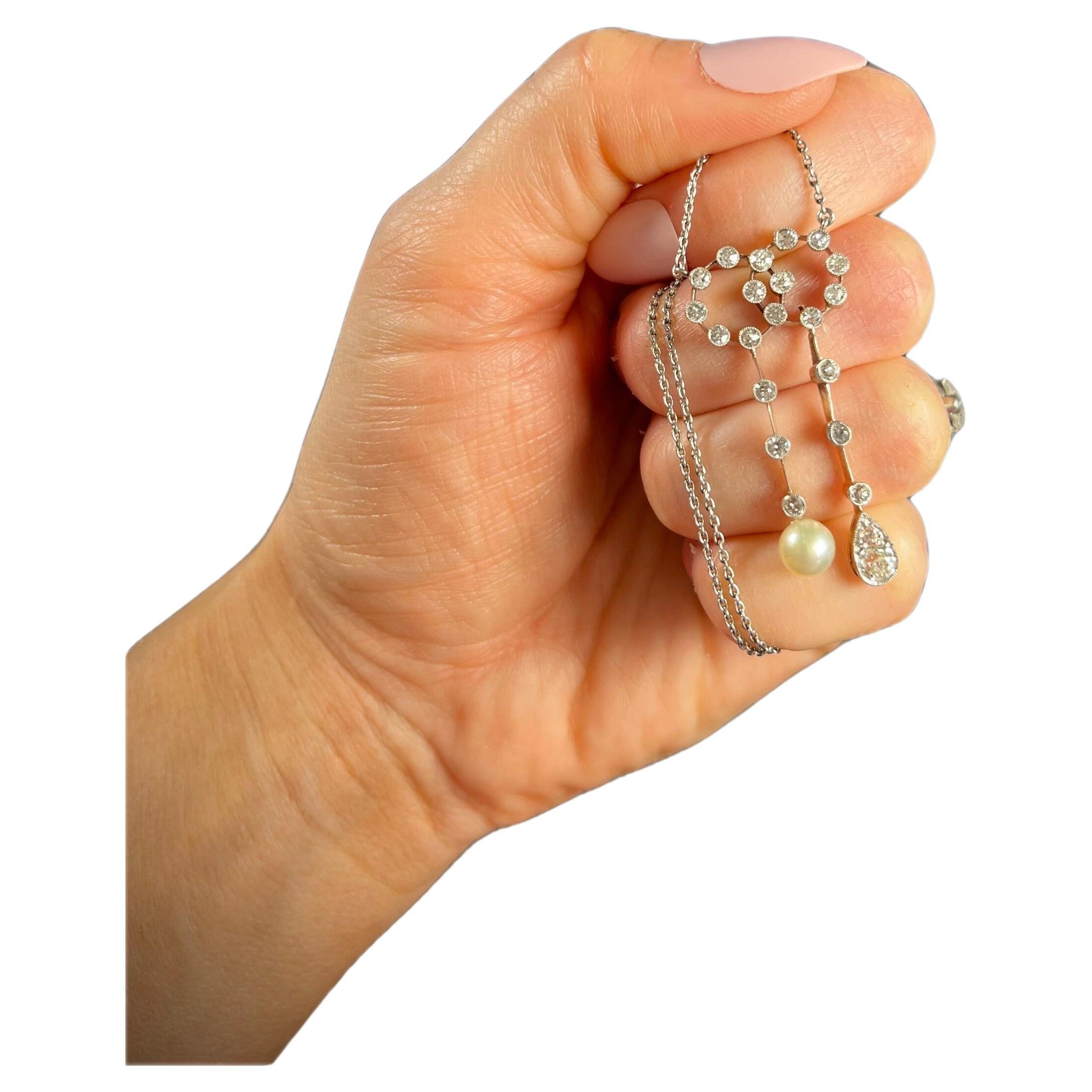 Collier pendentif négligé en platine et or 18ct de l'époque édouardienne avec diamants et perles