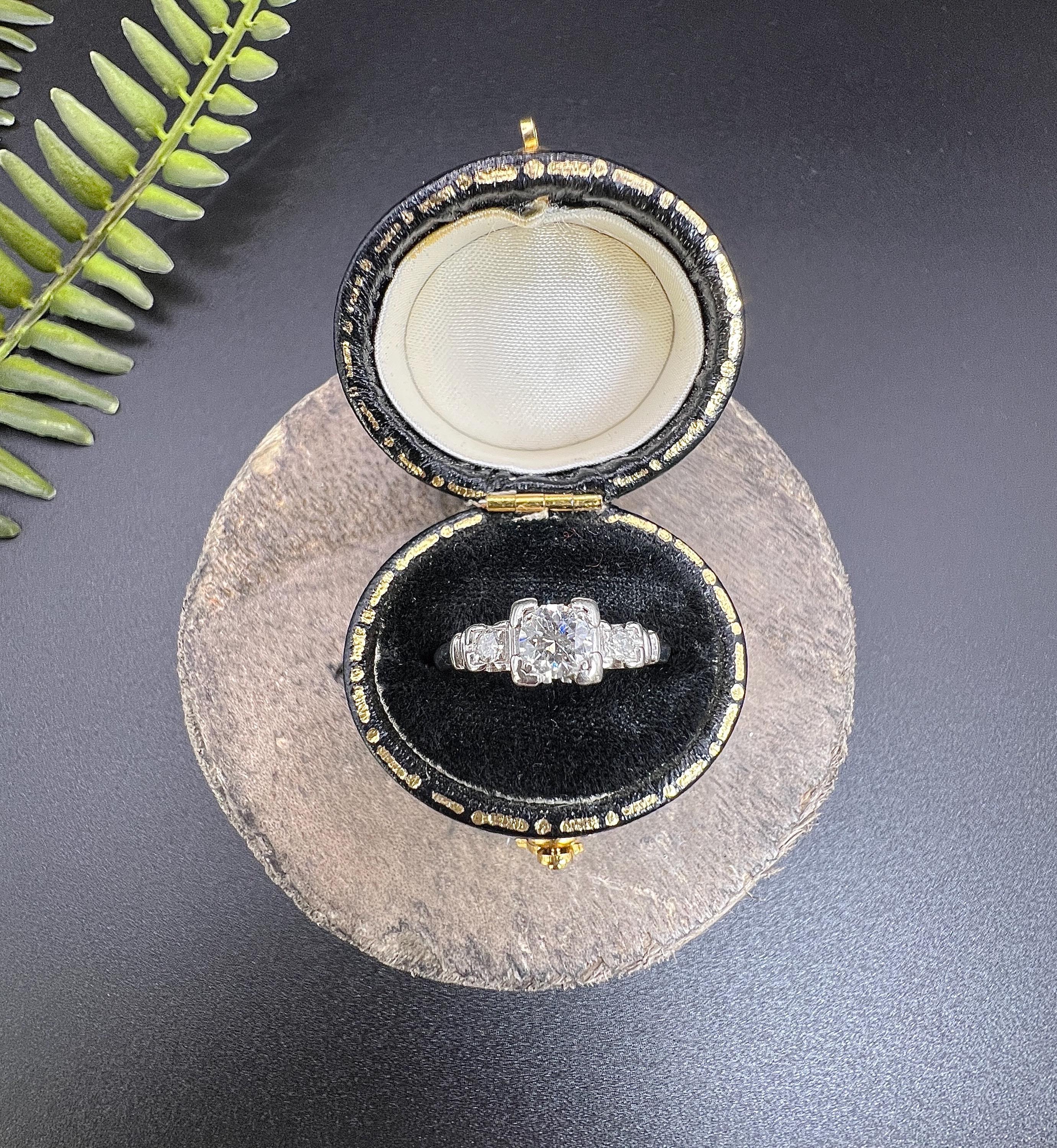 Anello antico in platino, anni '20, con diamante Single Stone da 0,40 carati e spalle in diamante in vendita 5