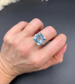 Antique Platinum, 1920s 9 Carat Aquamarine & Diamond Ring