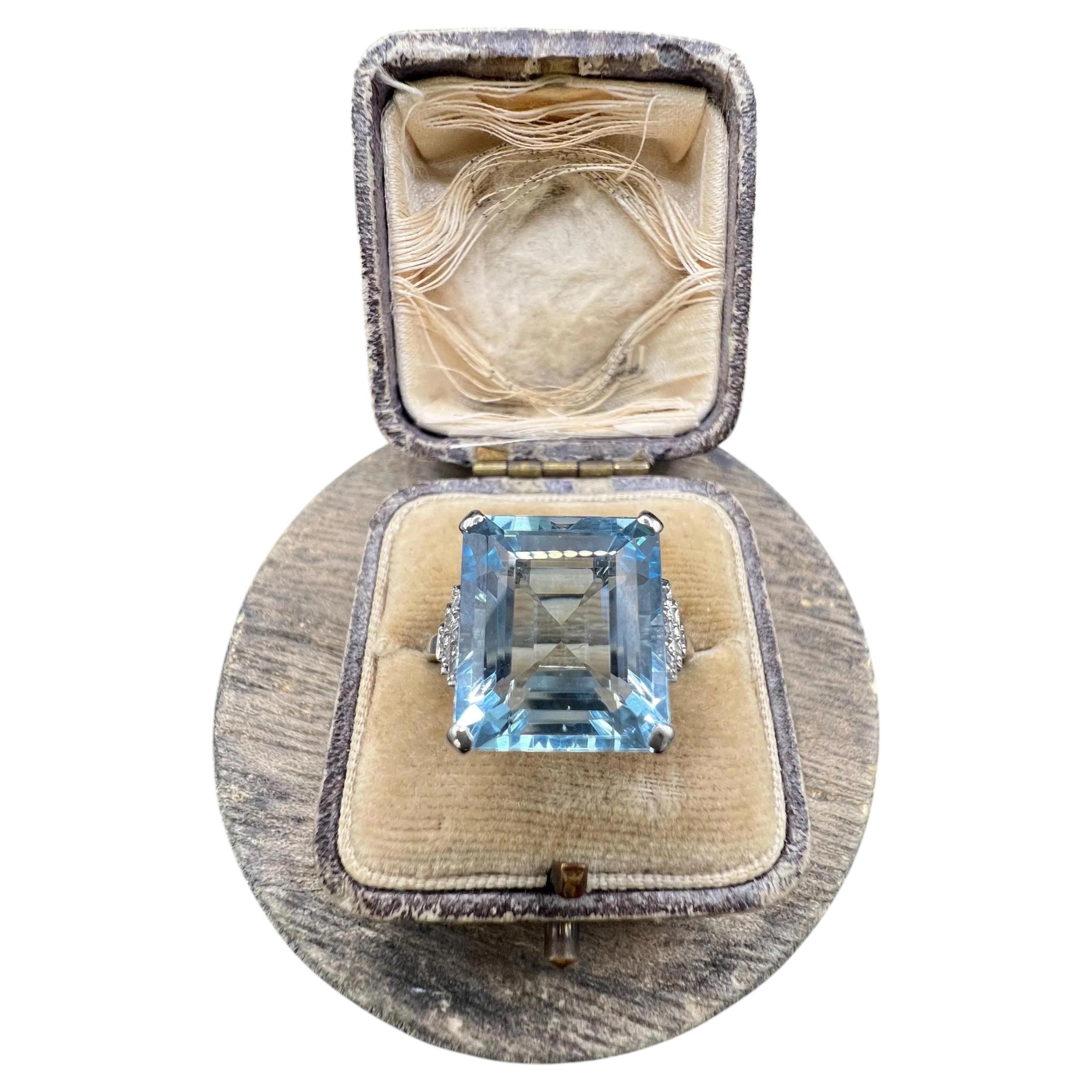 Anillo Antiguo de Platino, Años 20, Aguamarina de 9 Quilates y Diamantes