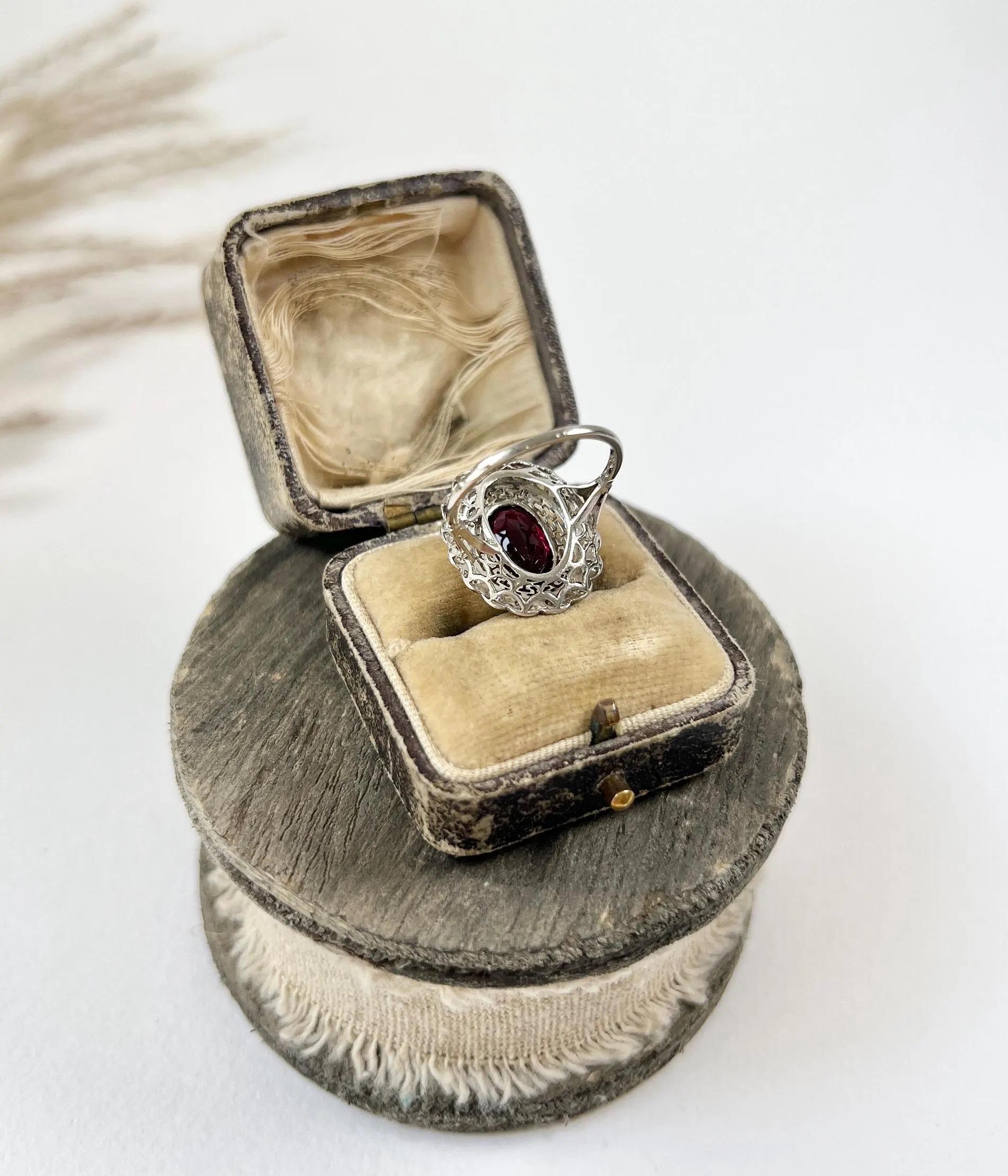 Antique Platinum, 1920s Art Deco Pink Tourmaline Diamond Oval Cluster Halo Ring For Sale 3