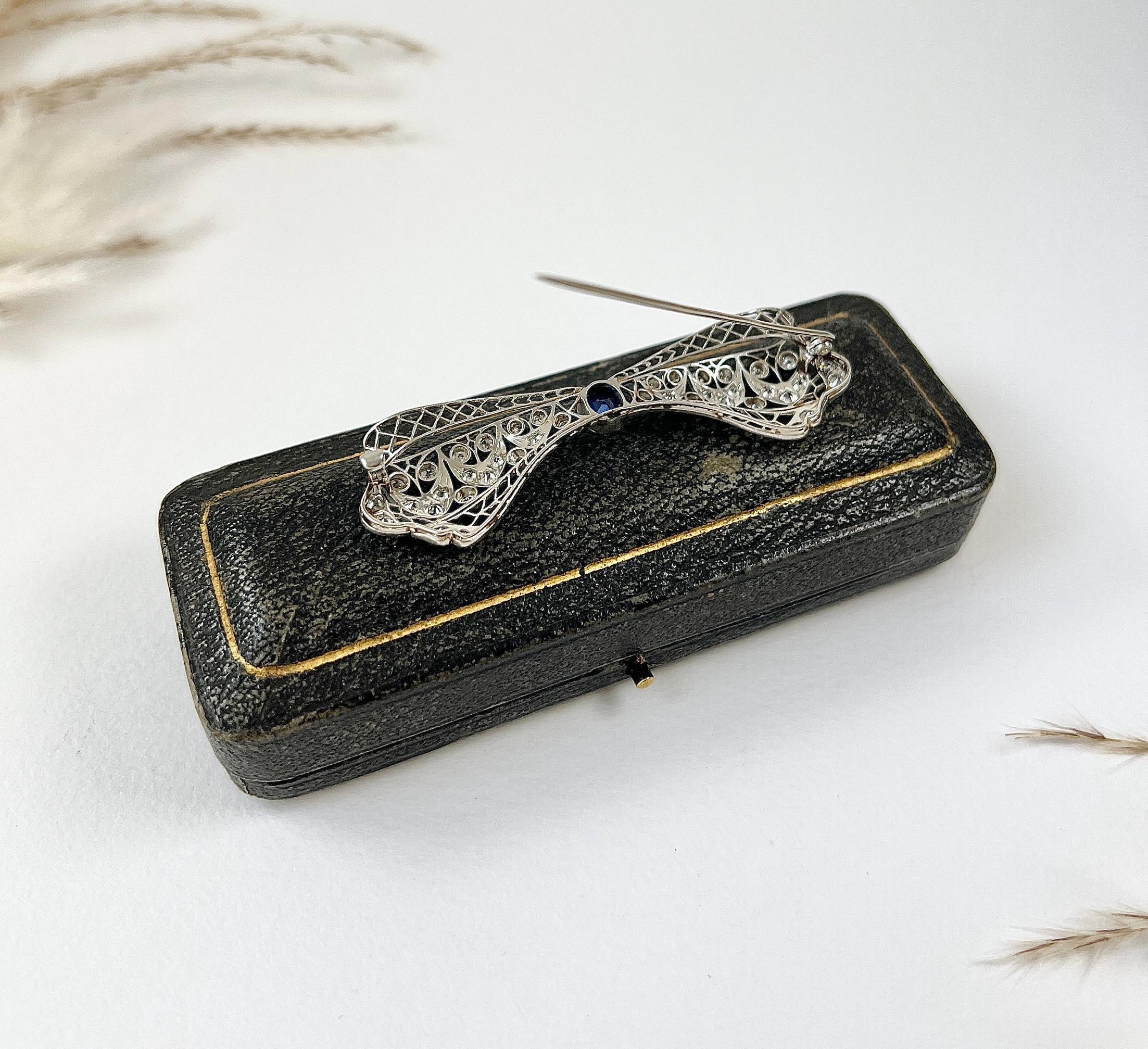 Antique Platinum, 1920s Art Deco Sapphire and Diamond Bow Brooch For Sale 2