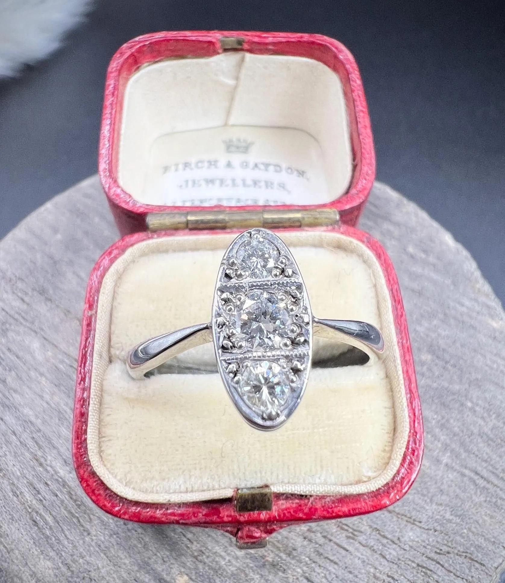 Antique Platinum, 1920s Art Deco Three Stone Oval Shaped Diamond Ring For Sale 5