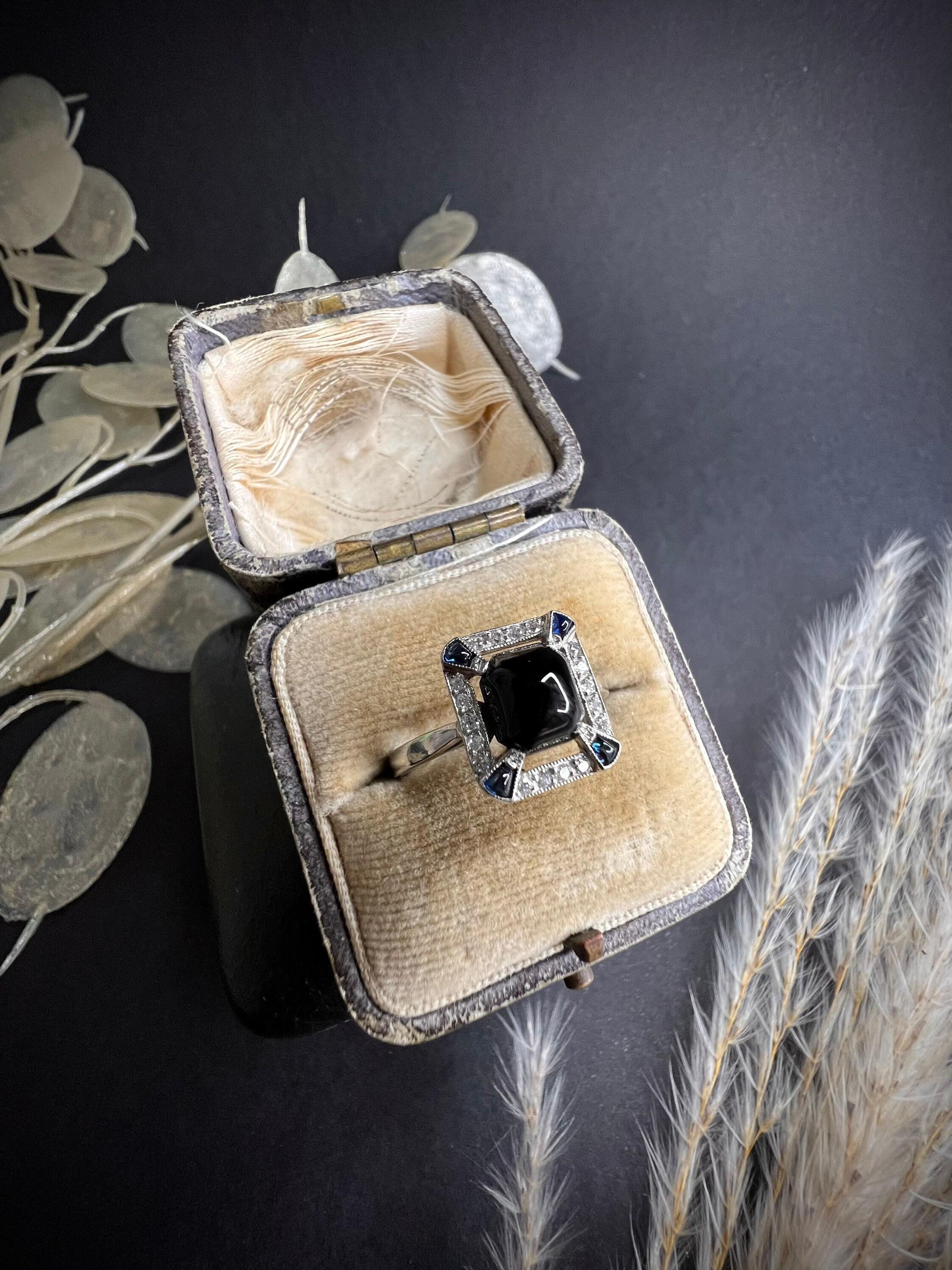 Women's or Men's Antique Platinum 1920’s Onyx, Sapphire & Diamond Ring For Sale
