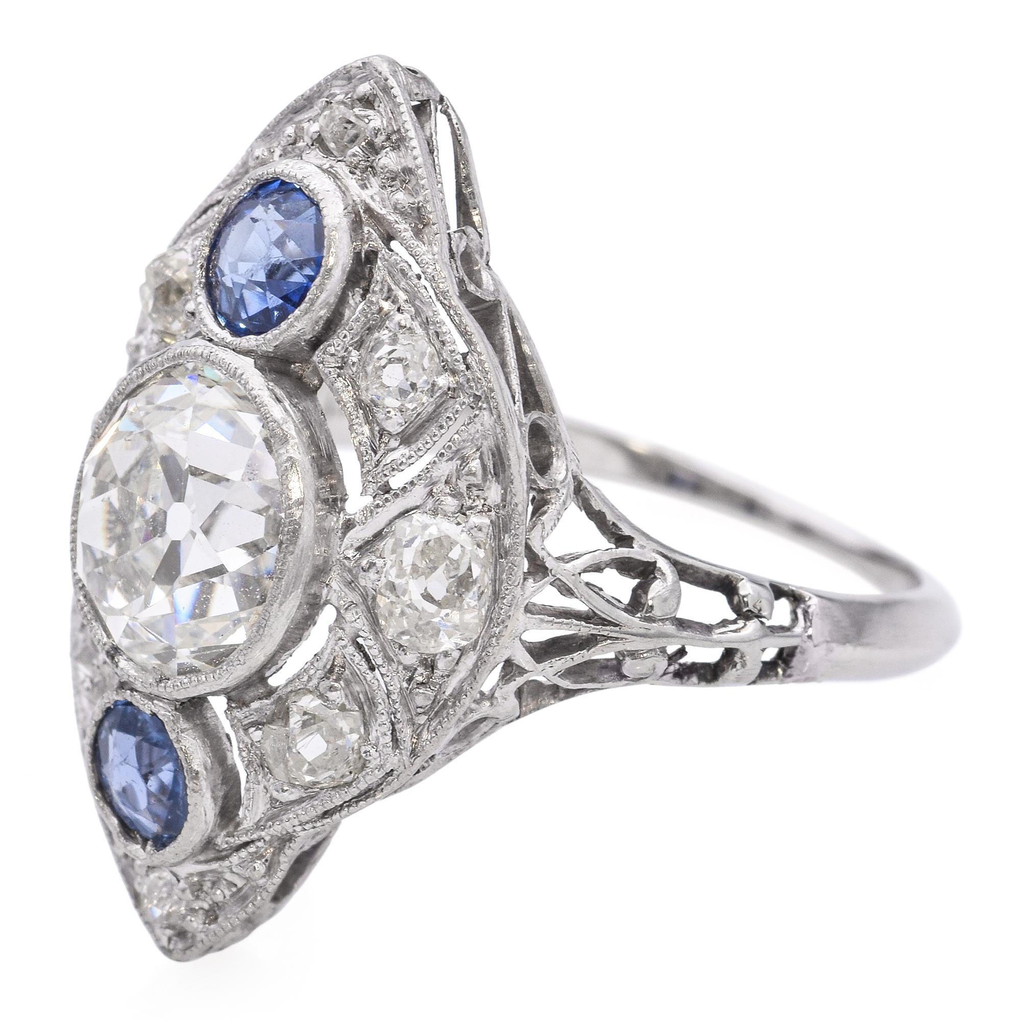 Taille vieille Europe Bague de soirée ancienne en platine avec diamants de 2,0 carats et saphirs en vente