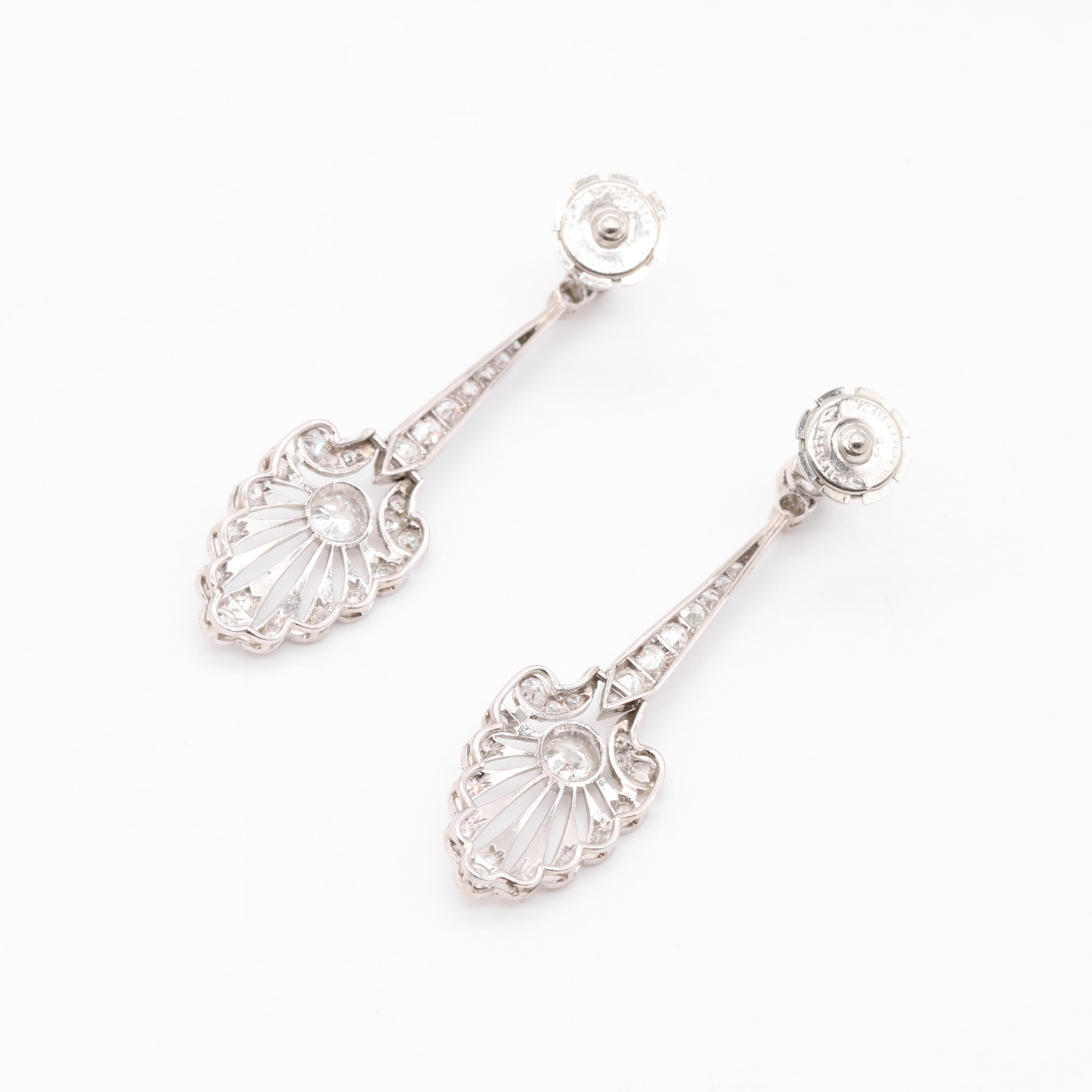 Boucles d'oreilles pendantes palmettes en platine vieilli 2.26ctw diamant taille européenne en vente 4