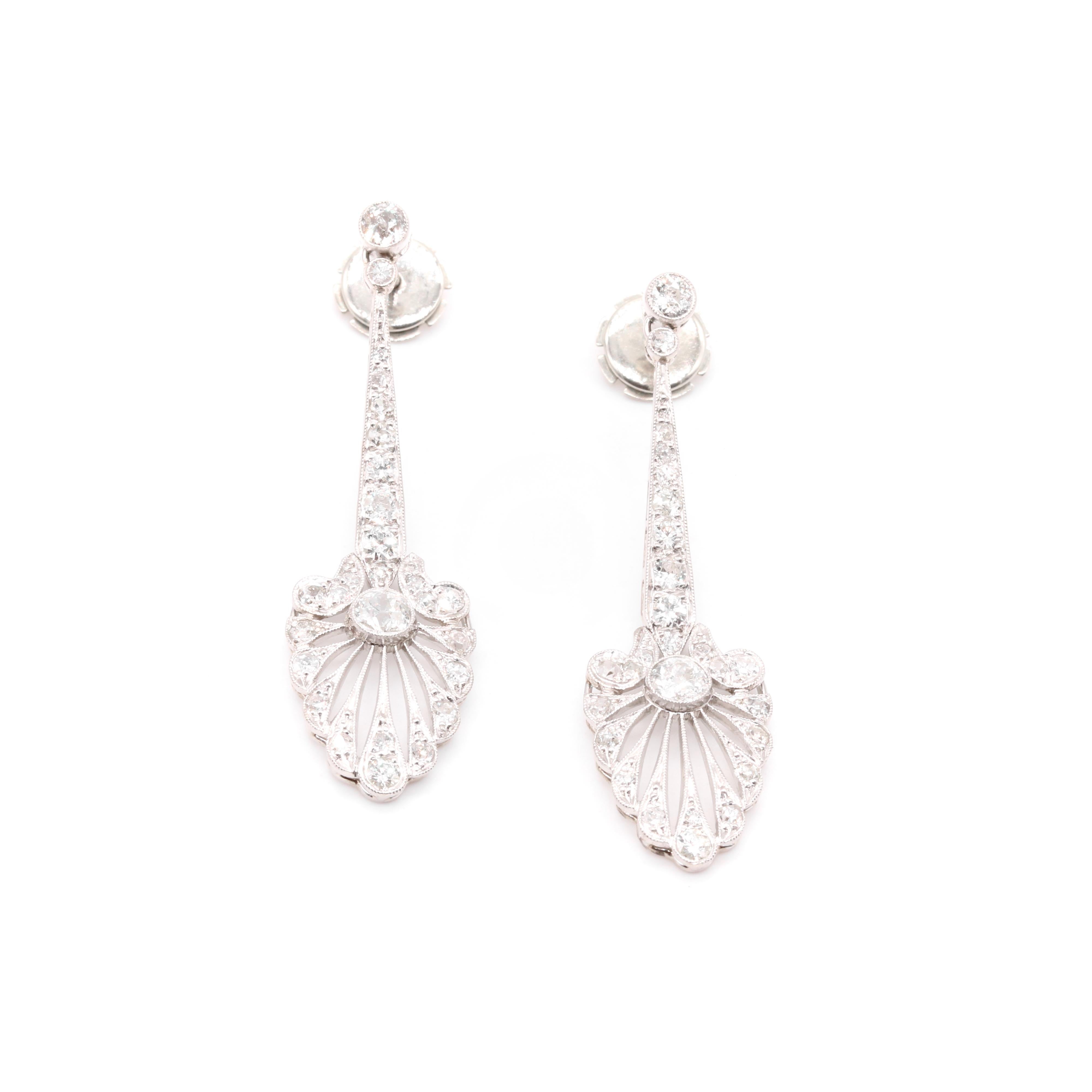 Taille vieille Europe Boucles d'oreilles pendantes palmettes en platine vieilli 2.26ctw diamant taille européenne en vente