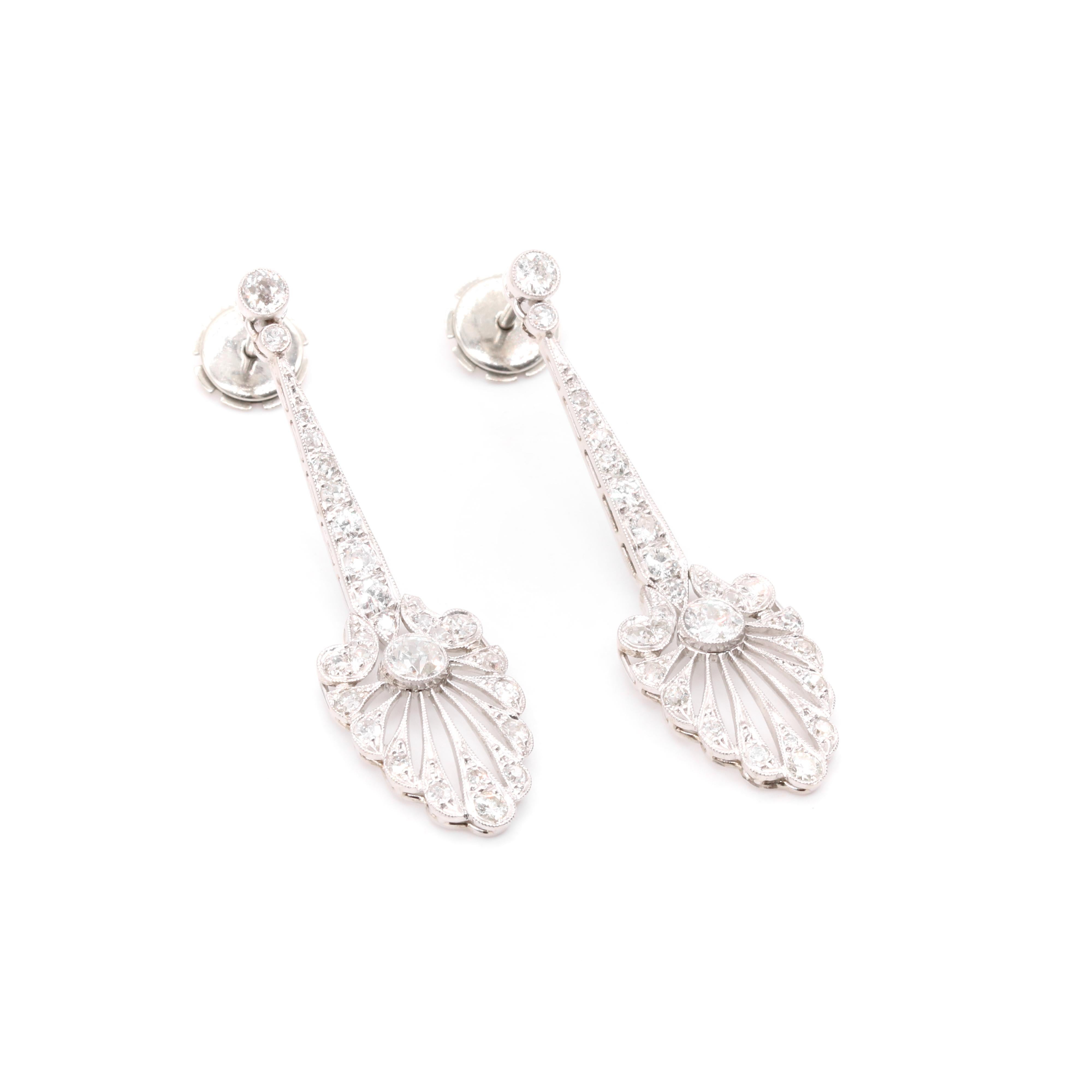 Boucles d'oreilles pendantes palmettes en platine vieilli 2.26ctw diamant taille européenne Unisexe en vente