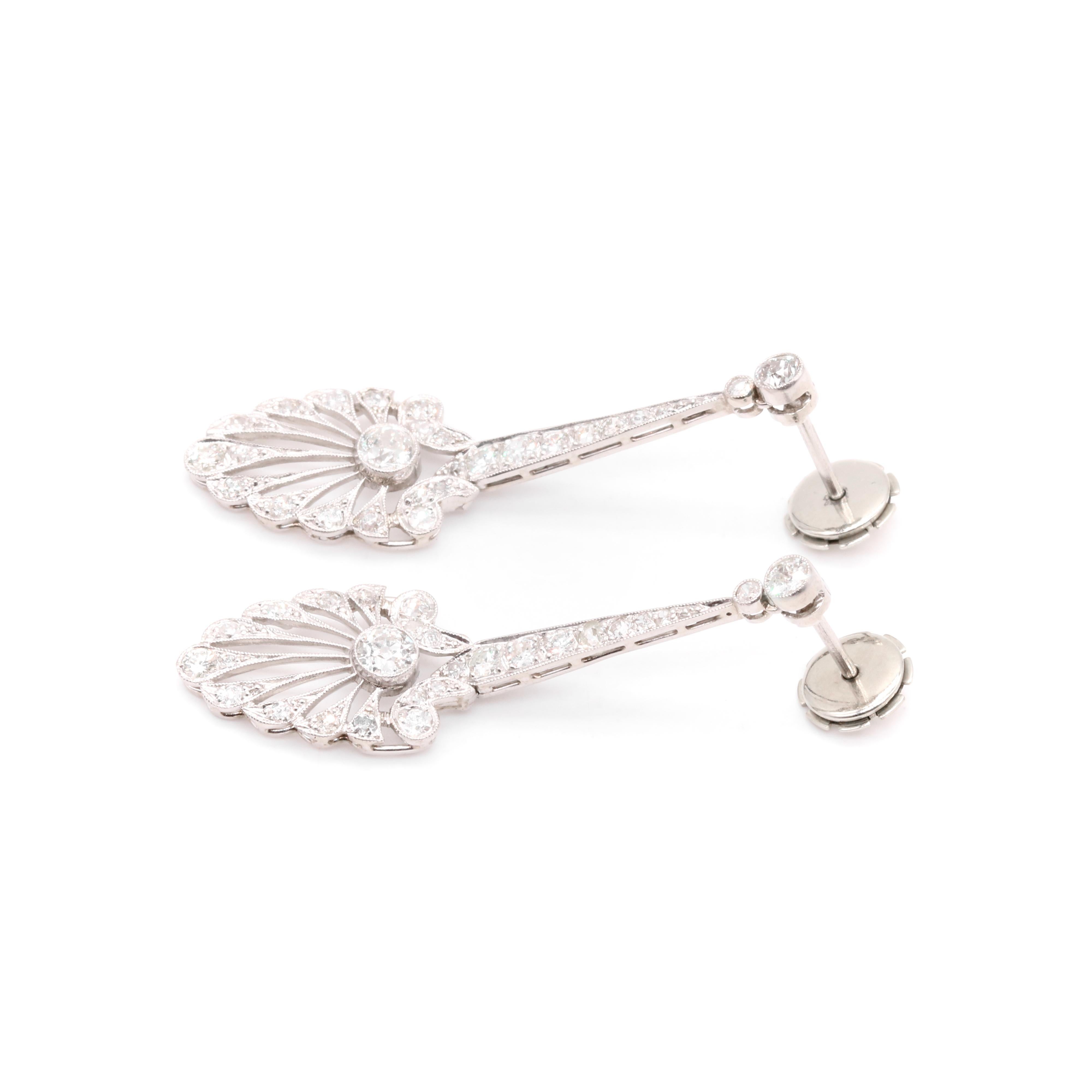 Boucles d'oreilles pendantes palmettes en platine vieilli 2.26ctw diamant taille européenne en vente 3