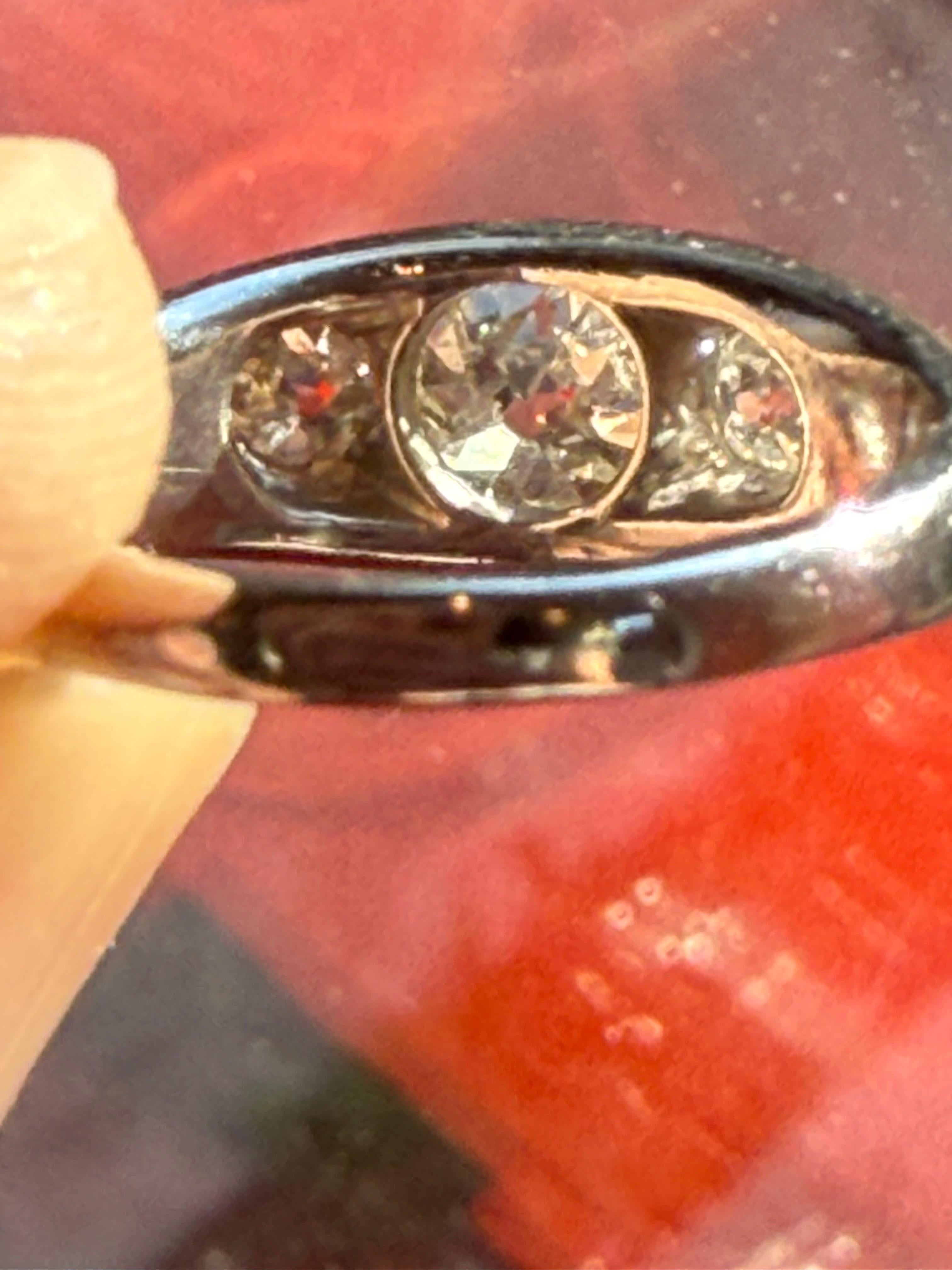 Antique Platinum 3-Stone Old Mine Cut Diamond Gypsy Ring In Good Condition In Amsterdam, NL