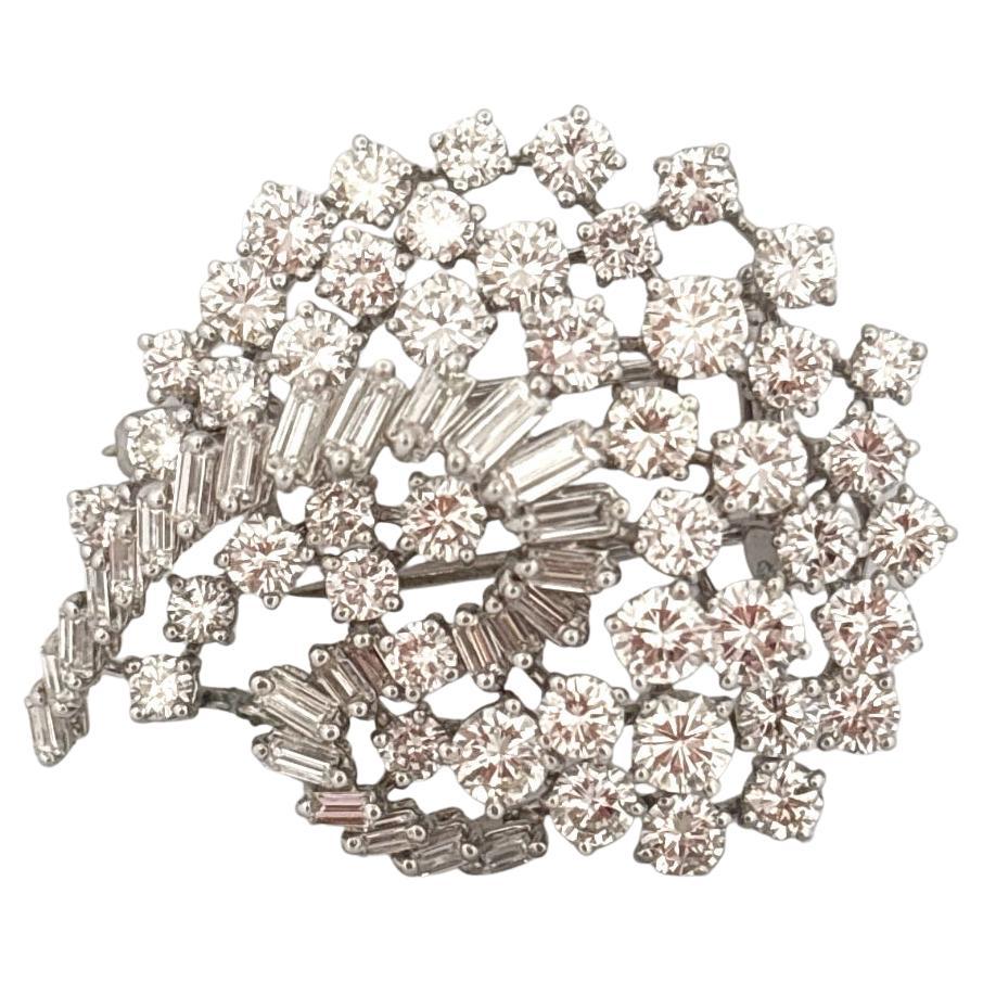 Antike Platin 5,00 Karat Runde & Baguette Cut Diamant Brosche Anhänger im Angebot