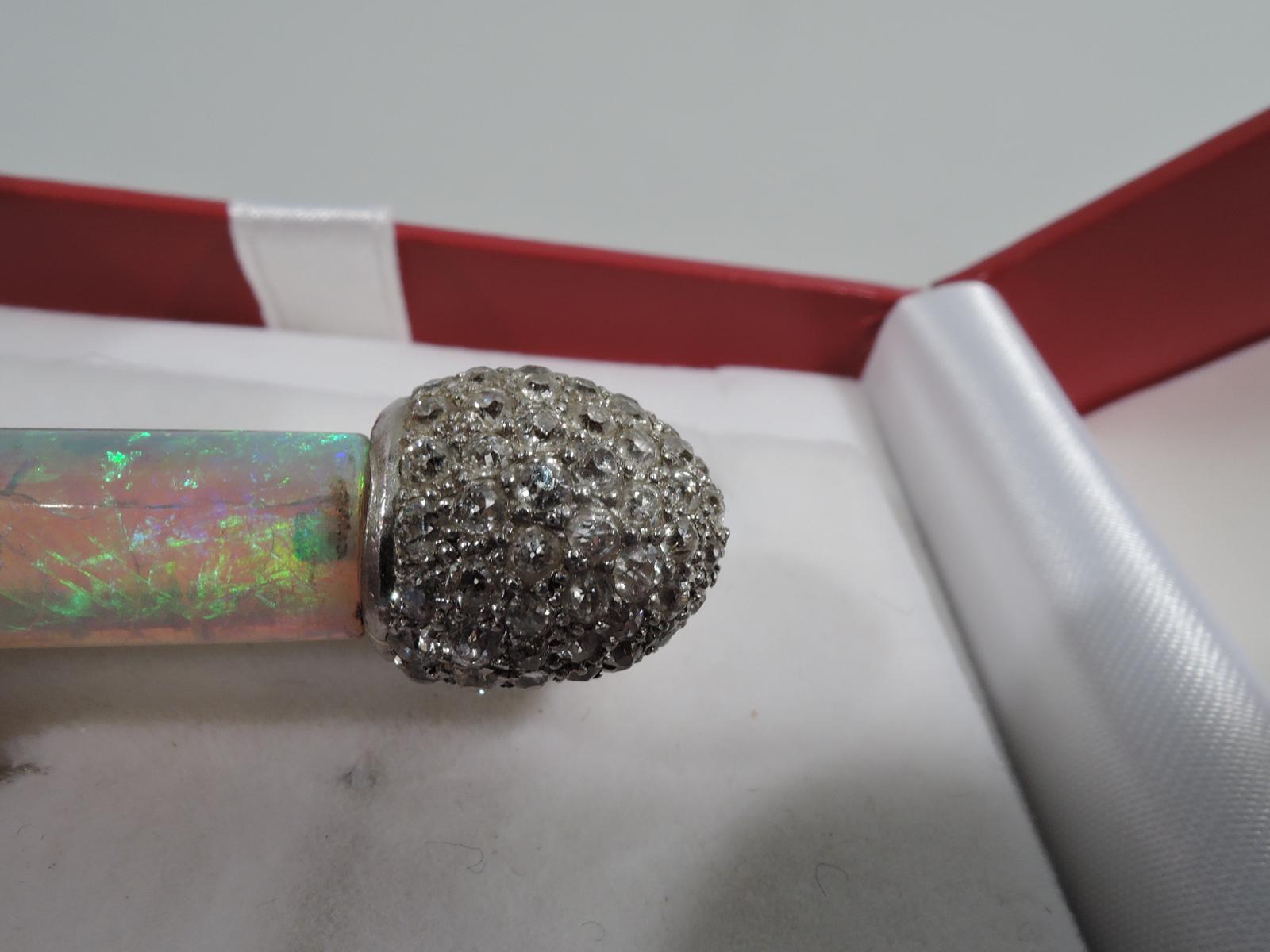 Antike Platin- und Diamantbrosche mit feurigem Opal-Pfeifen (Rosenschliff) im Angebot