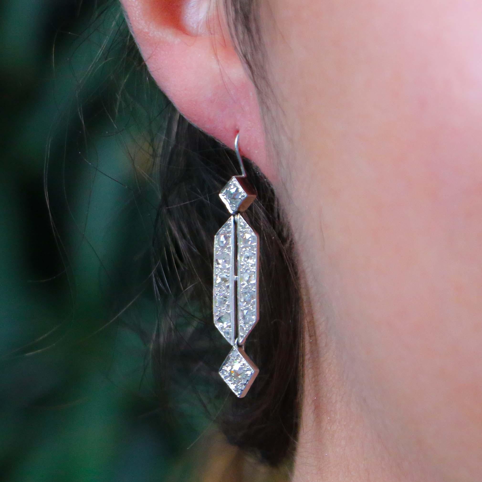 Antique Platinum and Diamond Dangle Earrings In Good Condition For Sale In Carlsbad, CA
