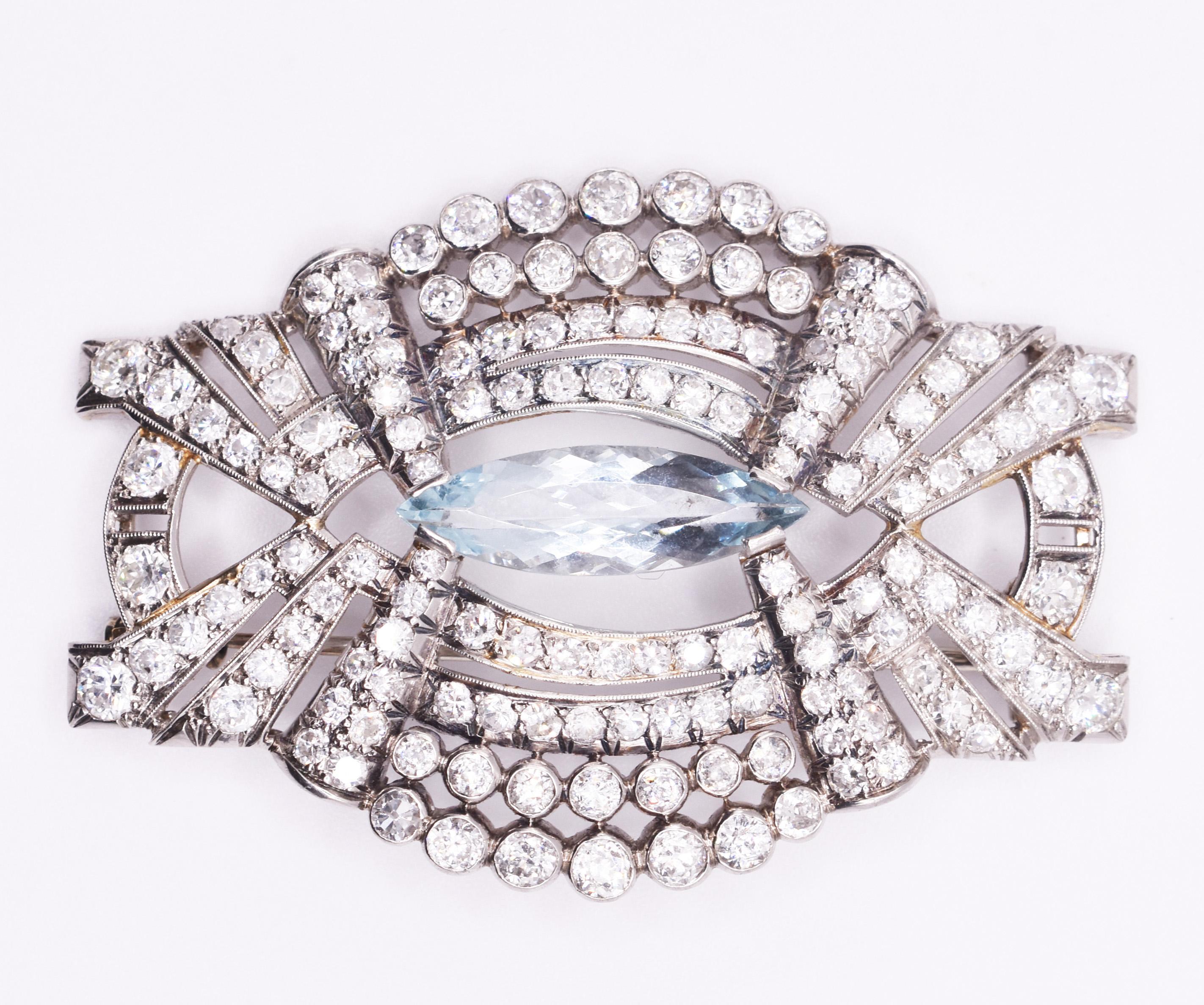 Antique Platinum Aquamarine and Diamond Brooch In Good Condition For Sale In Chelmsford, GB