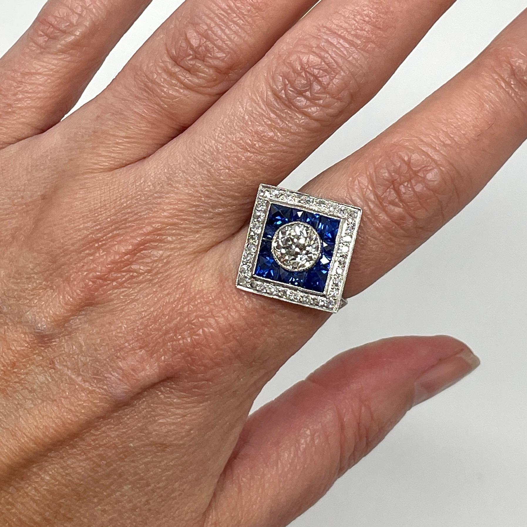 Bague Art déco ancienne en platine avec diamants et saphirs en vente 4