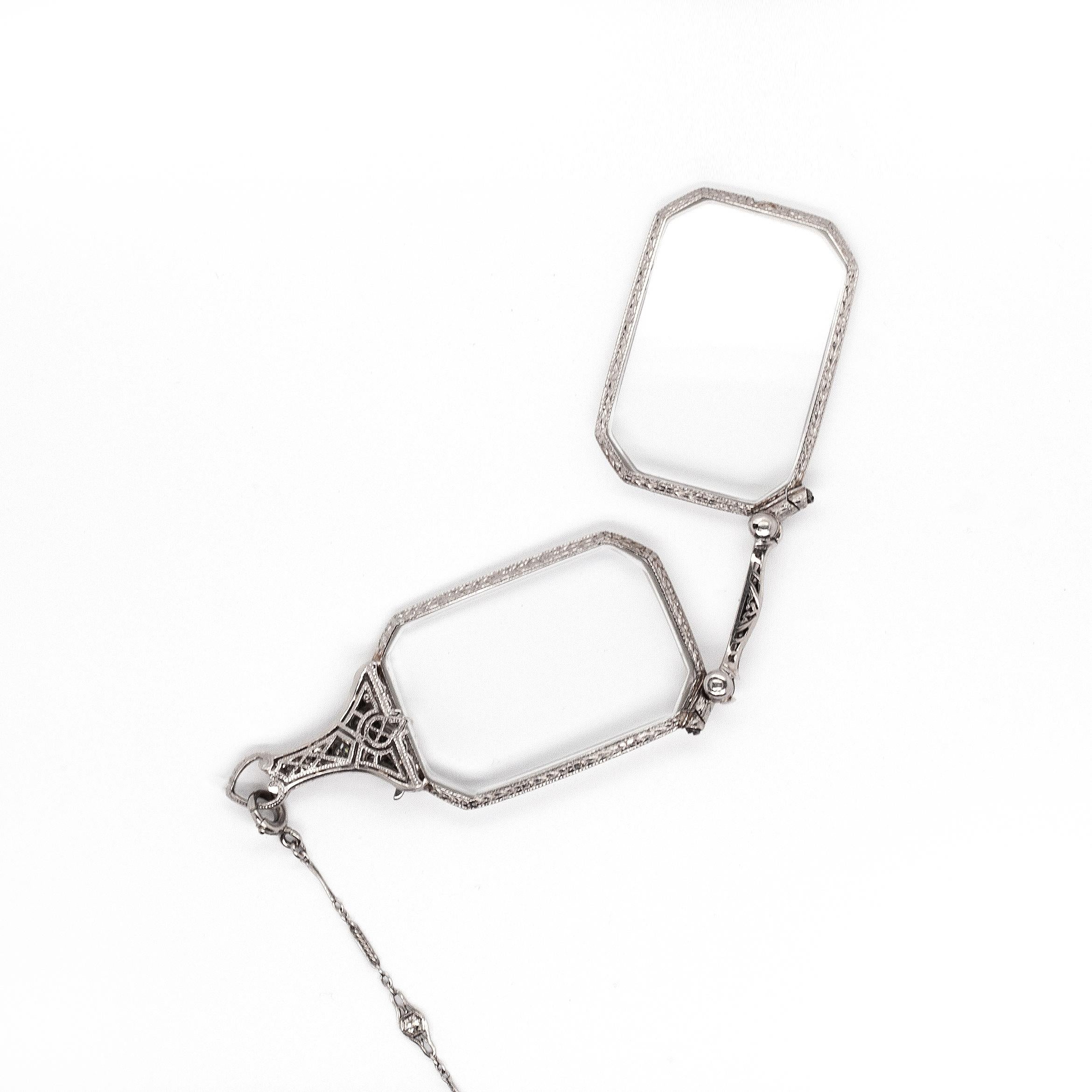 Art déco Verres Art Déco Lorgnette pliants en platine anciens avec chaîne Lariat en vente