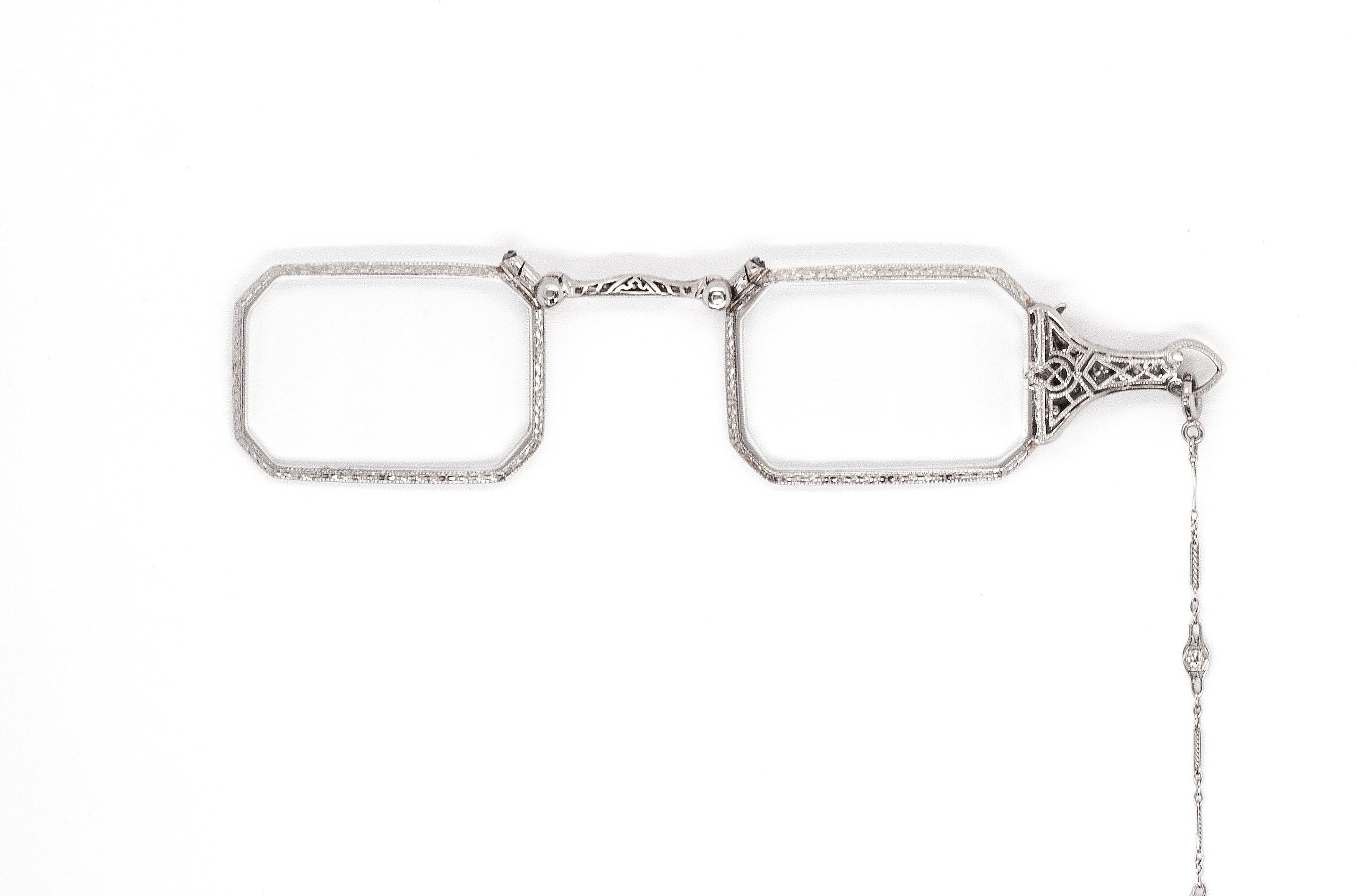 Verres Art Déco Lorgnette pliants en platine anciens avec chaîne Lariat Bon état - En vente à London, GB