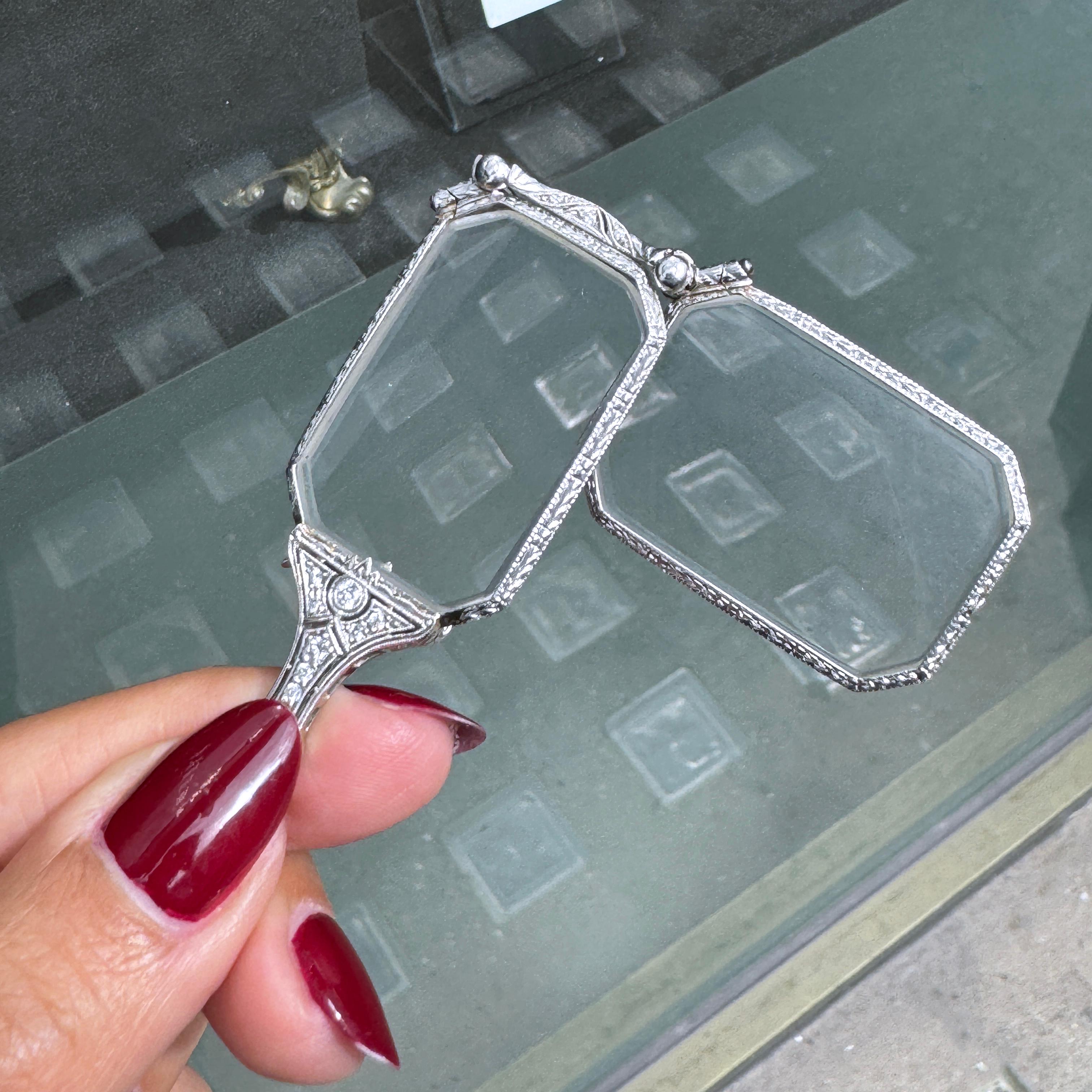 Verres Art Déco Lorgnette pliants en platine anciens avec chaîne Lariat en vente 3