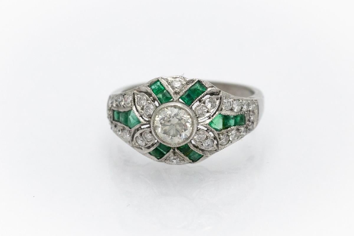 Antique Platinum Art Deco ring with emeralds and diamonds, circa 1930s. 3