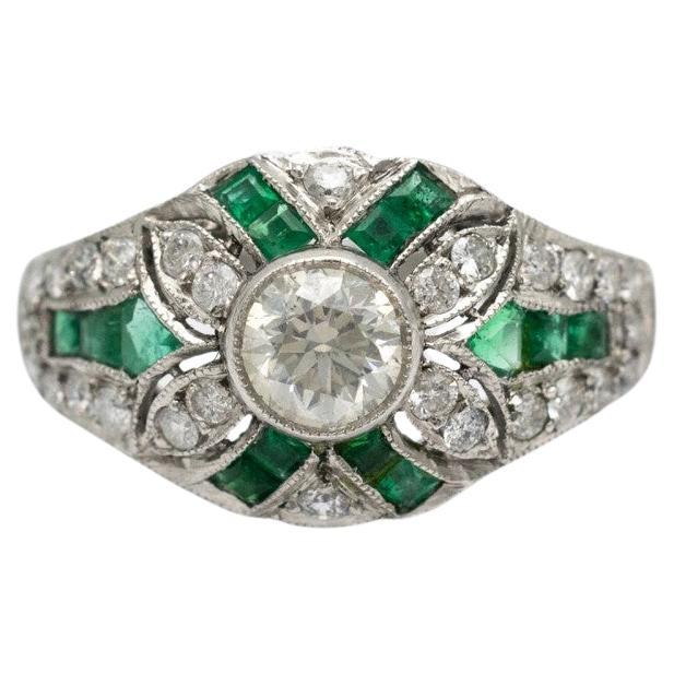 Antique Platinum Art Deco ring with emeralds and diamonds, circa 1930s. For Sale