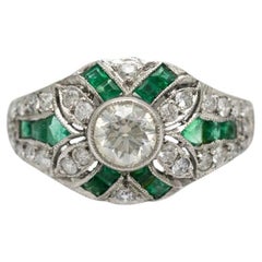Vintage Platinum Art Deco ring with emeralds and diamonds, circa 1930s.