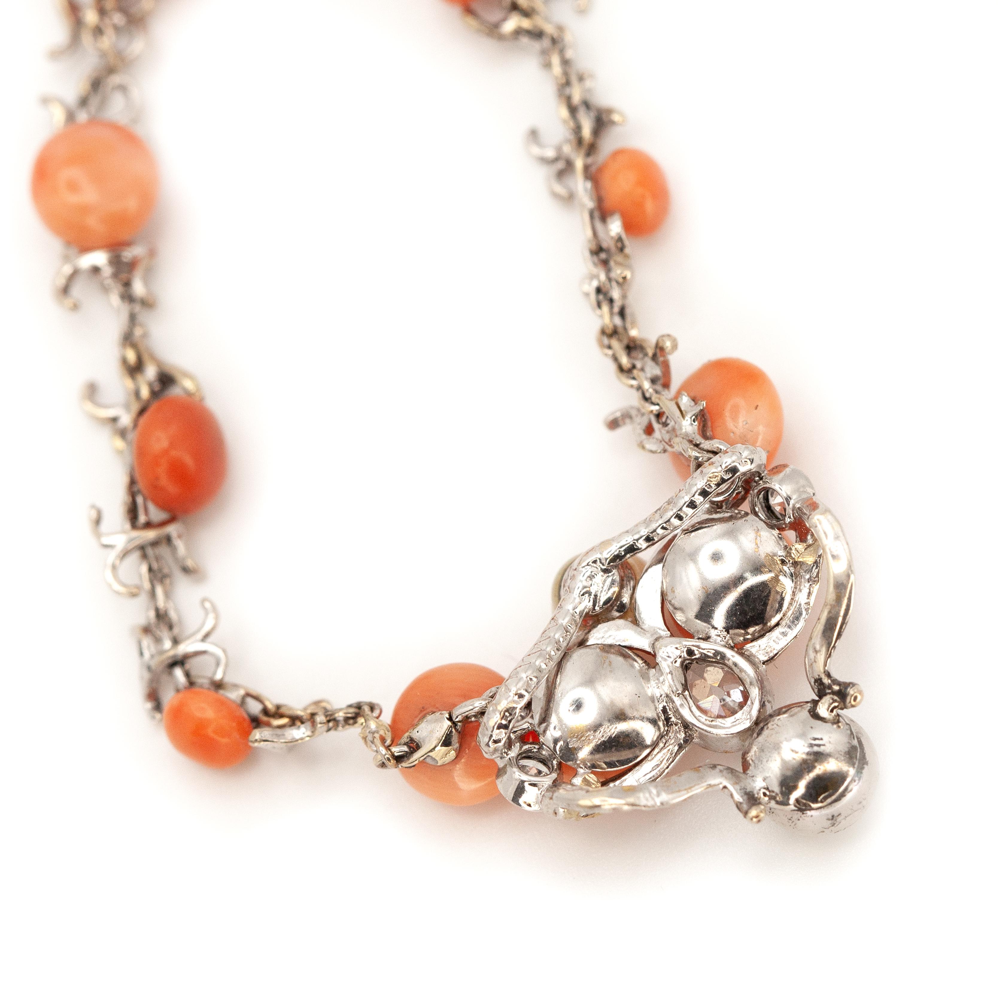 Collana antica in platino con corallo, perle e diamanti in vendita 3