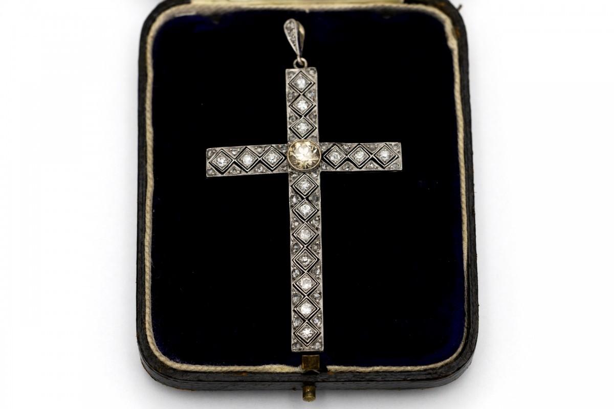 Antique platinum cross with diamonds, France, early 20th century. In Good Condition For Sale In Chorzów, PL