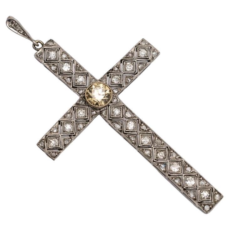 Antique platinum cross with diamonds, France, early 20th century. For Sale